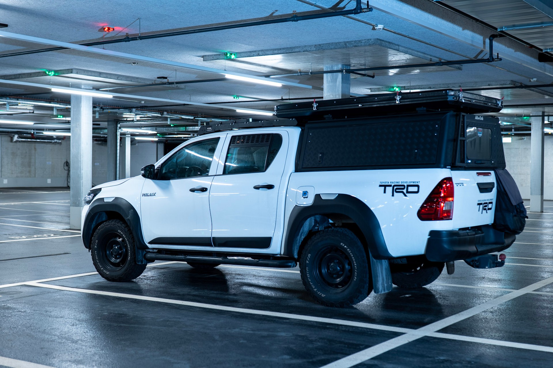 TOYOTA Hilux 2.4D-4D Comfort Double Cab 4x4-image-0