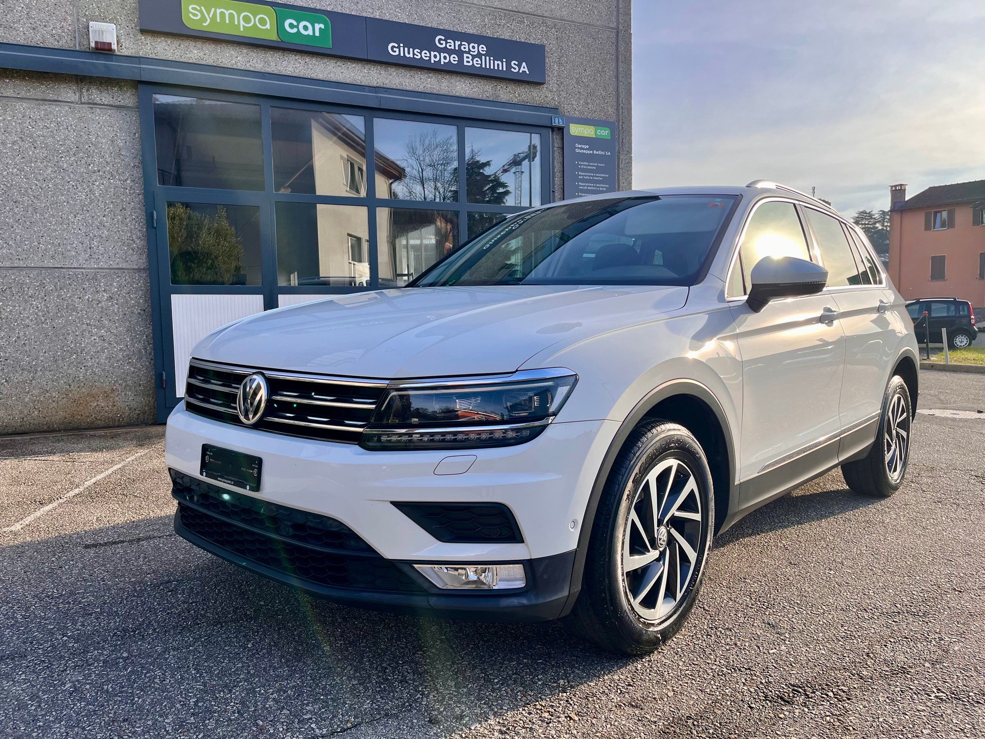 VW Tiguan 2.0TSI Sound 4Motion DSG-image-2