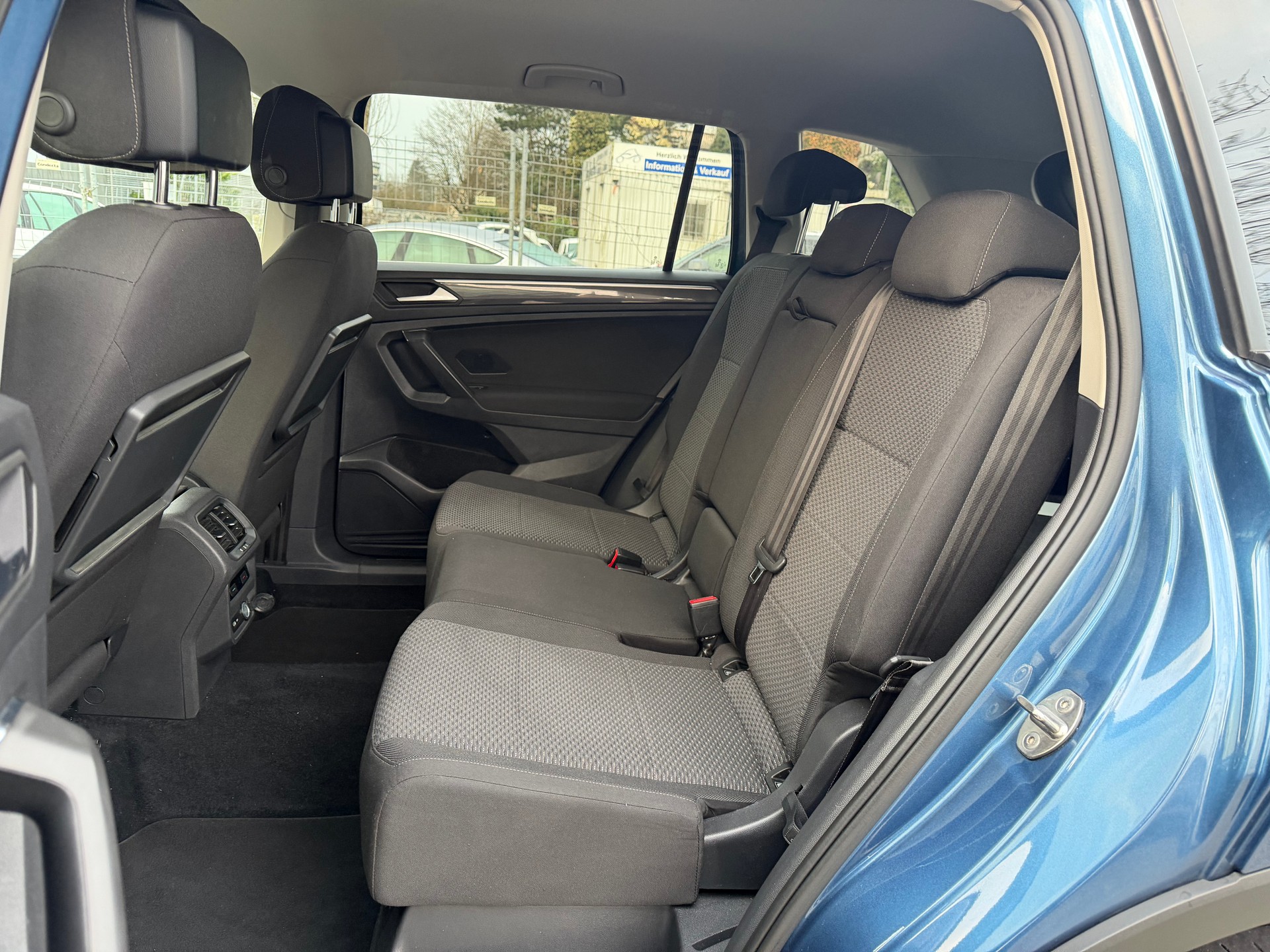 VW Tiguan Allspace 2.0 TDI SCR Elegance 4Motion DSG * Gr. Navi * Klima-auto * PDC v&h-RF-Kamera * Tempomat * Ab MFK-image-2