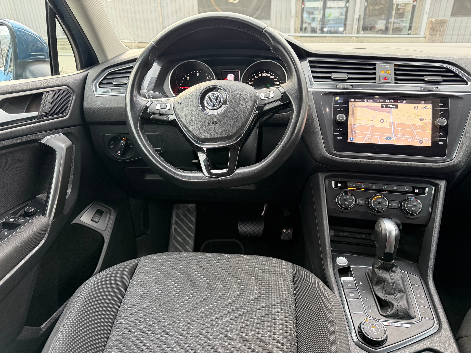 VW Tiguan Allspace 2.0 TDI SCR Elegance 4Motion DSG * Gr. Navi * Klima-auto * PDC v&h-RF-Kamera * Tempomat * Ab MFK-image-3
