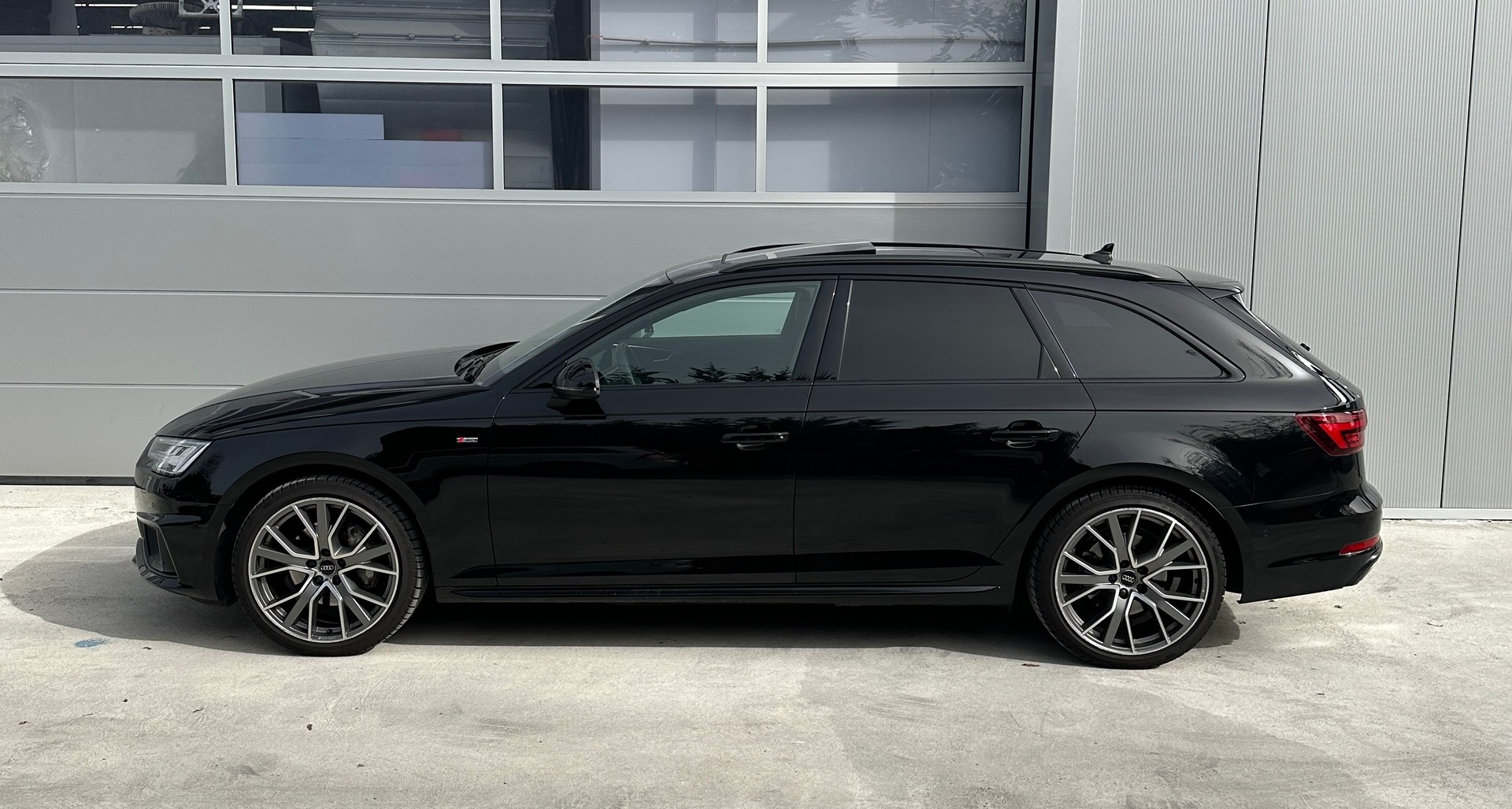 AUDI A4 Avant 40 TDI Sport quattro S-tronic-image-1