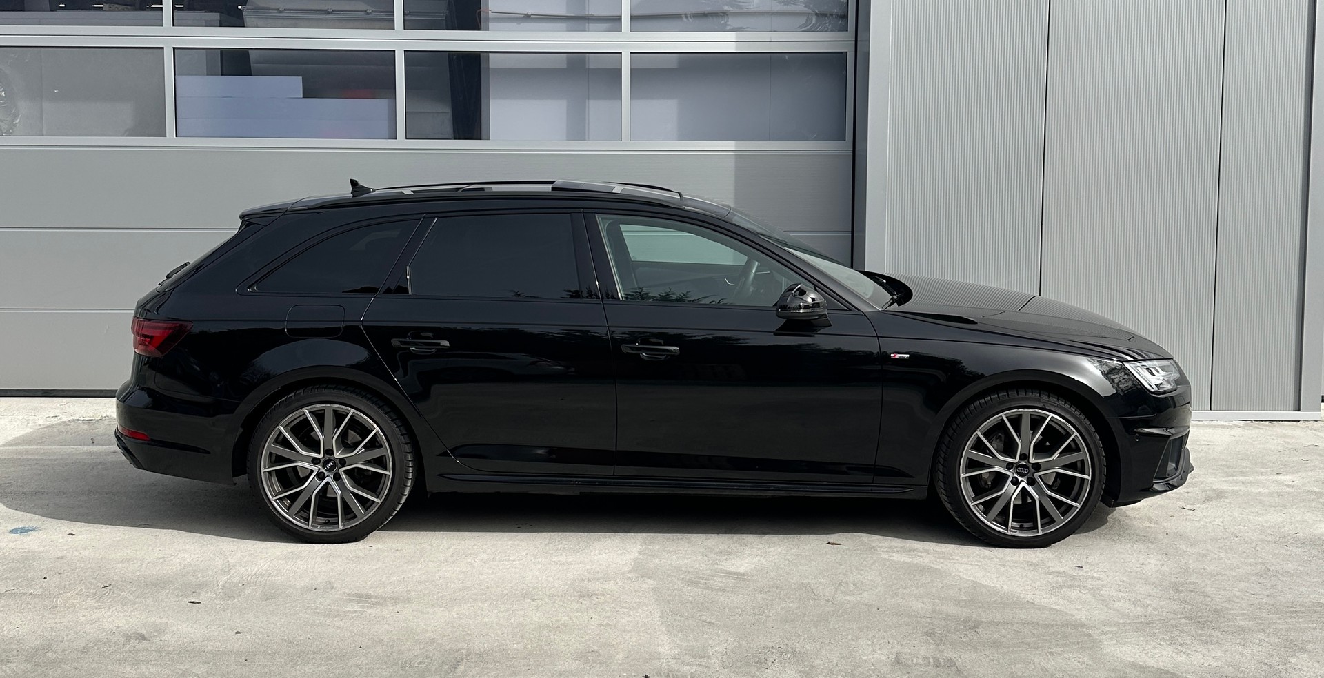 AUDI A4 Avant 40 TDI Sport quattro S-tronic-image-2