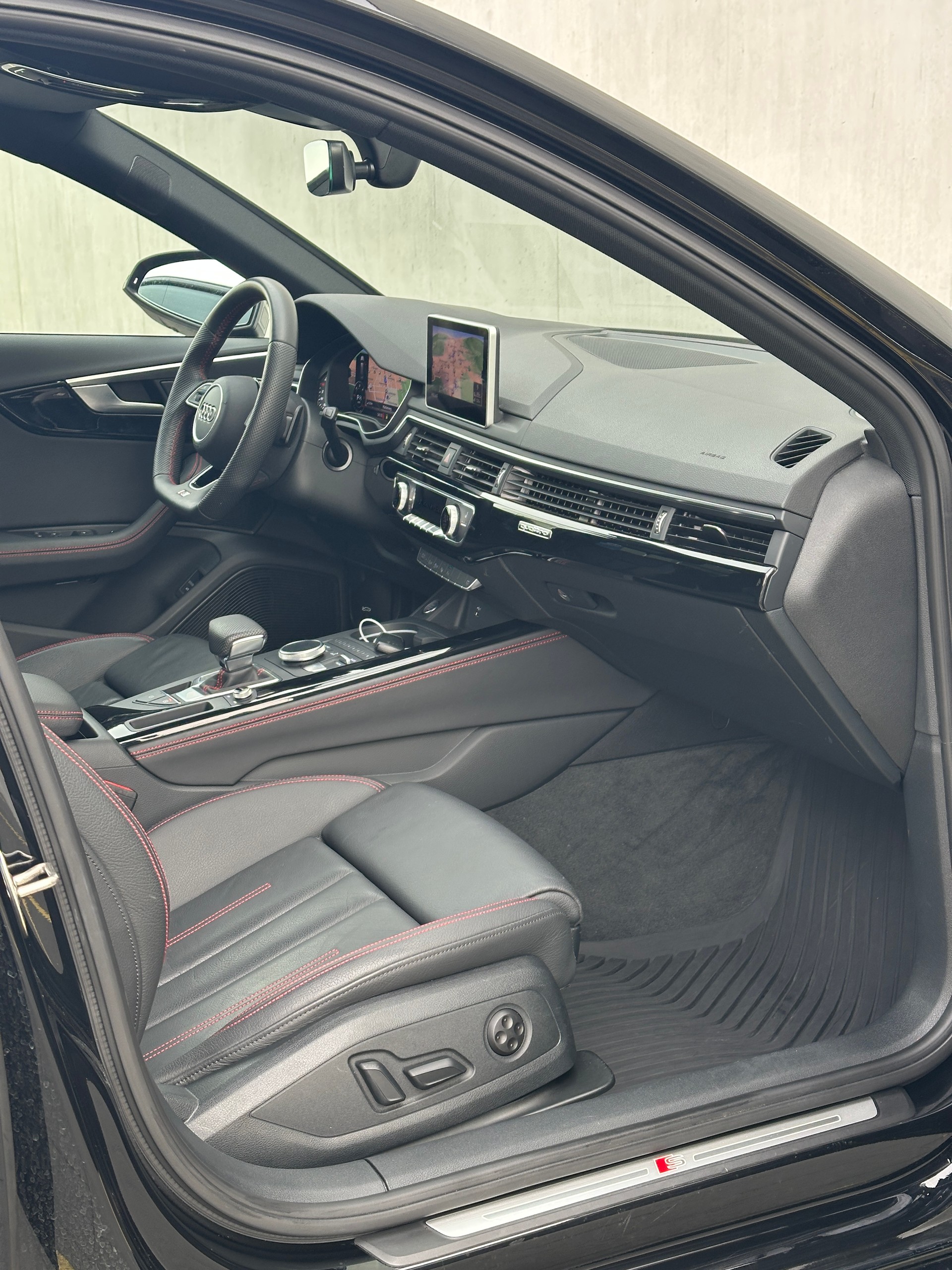 AUDI A4 Avant 40 TDI Sport quattro S-tronic-image-12