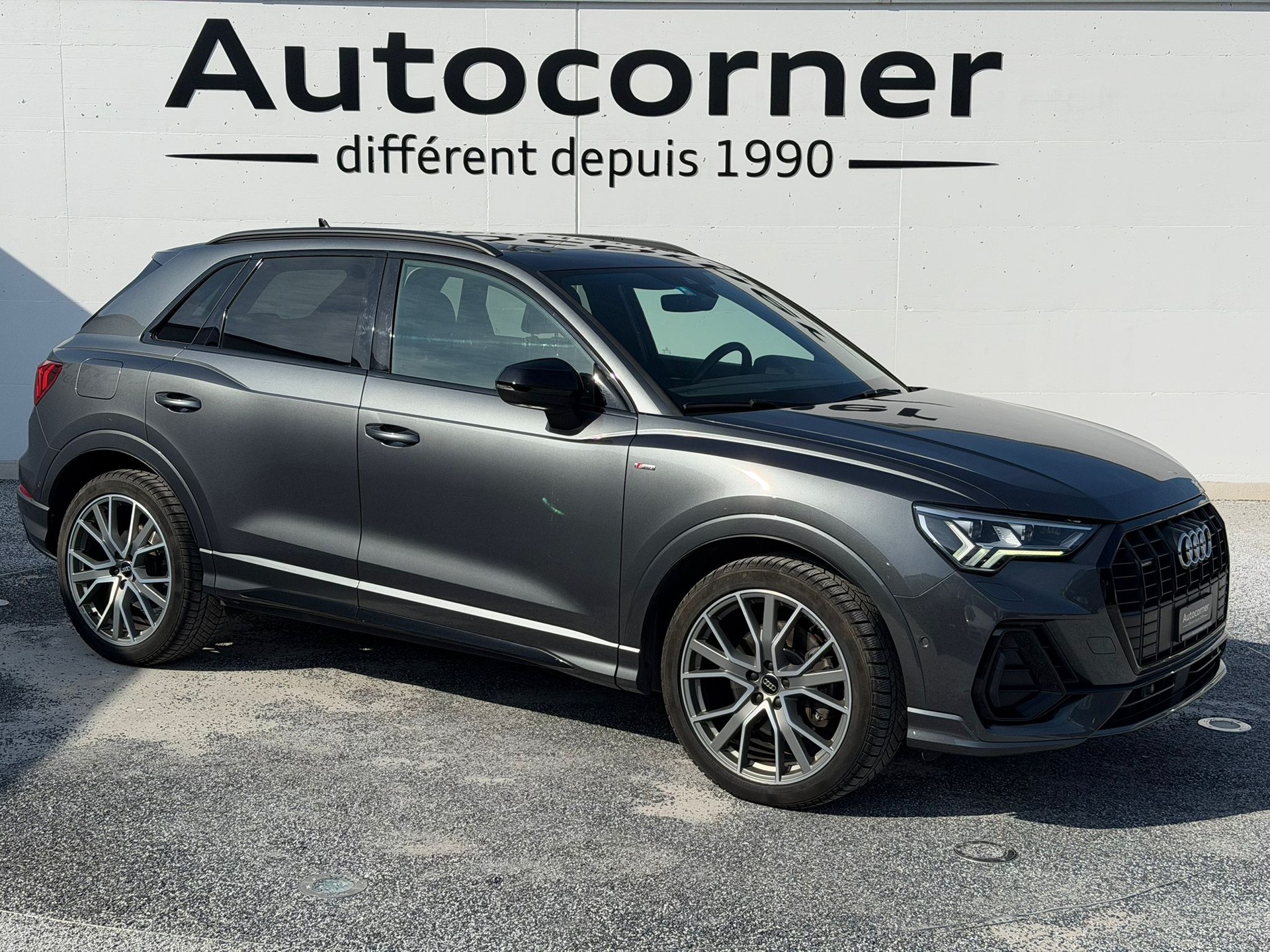 AUDI Q3 45 TFSI S line quattro S-tronic-image-4
