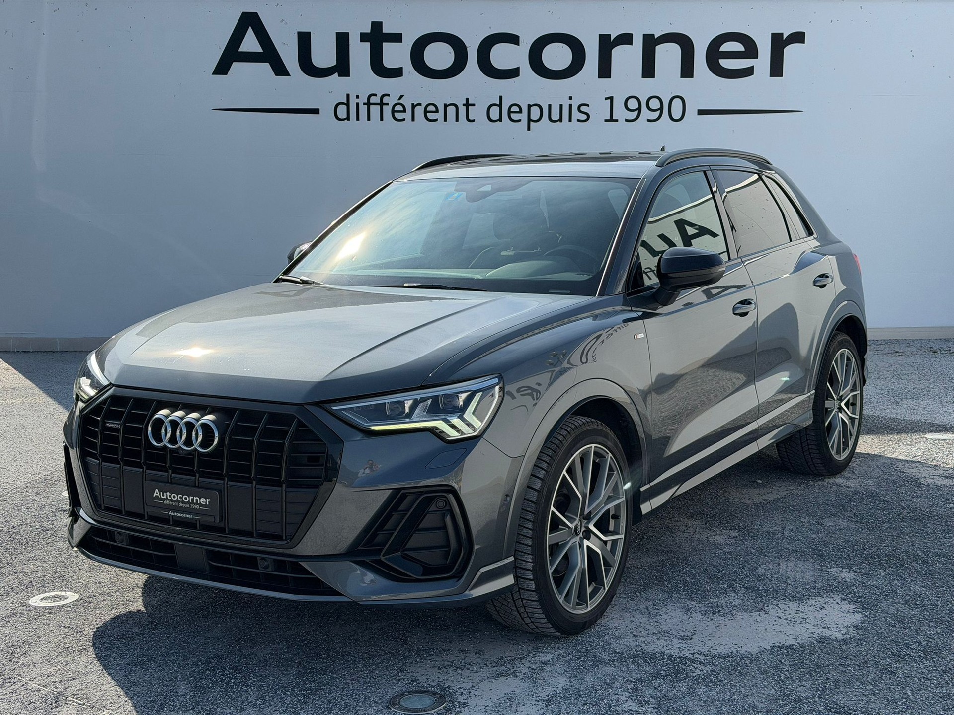 AUDI Q3 45 TFSI S line quattro S-tronic-image-0