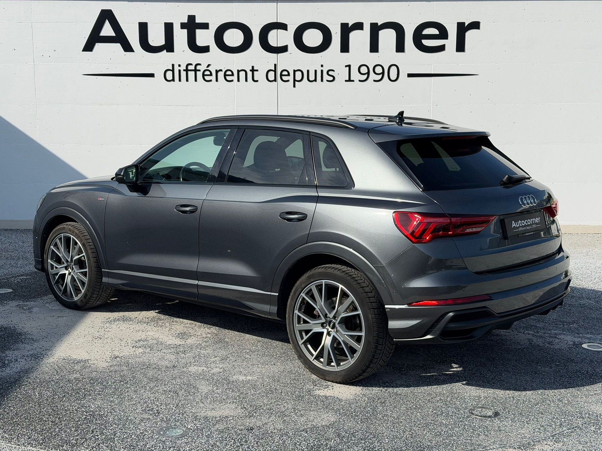 AUDI Q3 45 TFSI S line quattro S-tronic-image-2