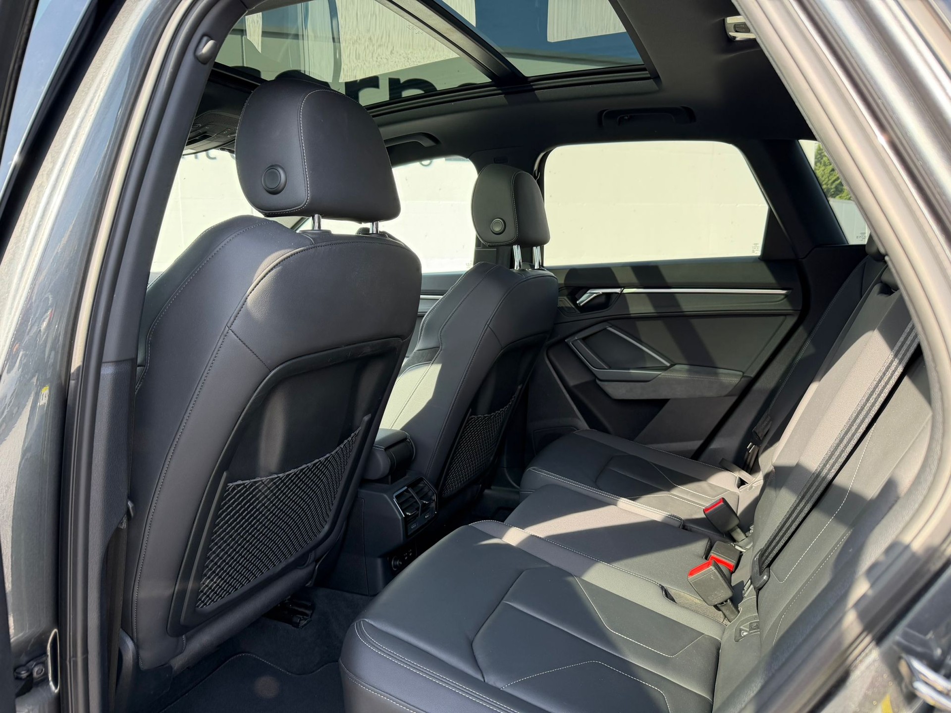 AUDI Q3 45 TFSI S line quattro S-tronic-image-8