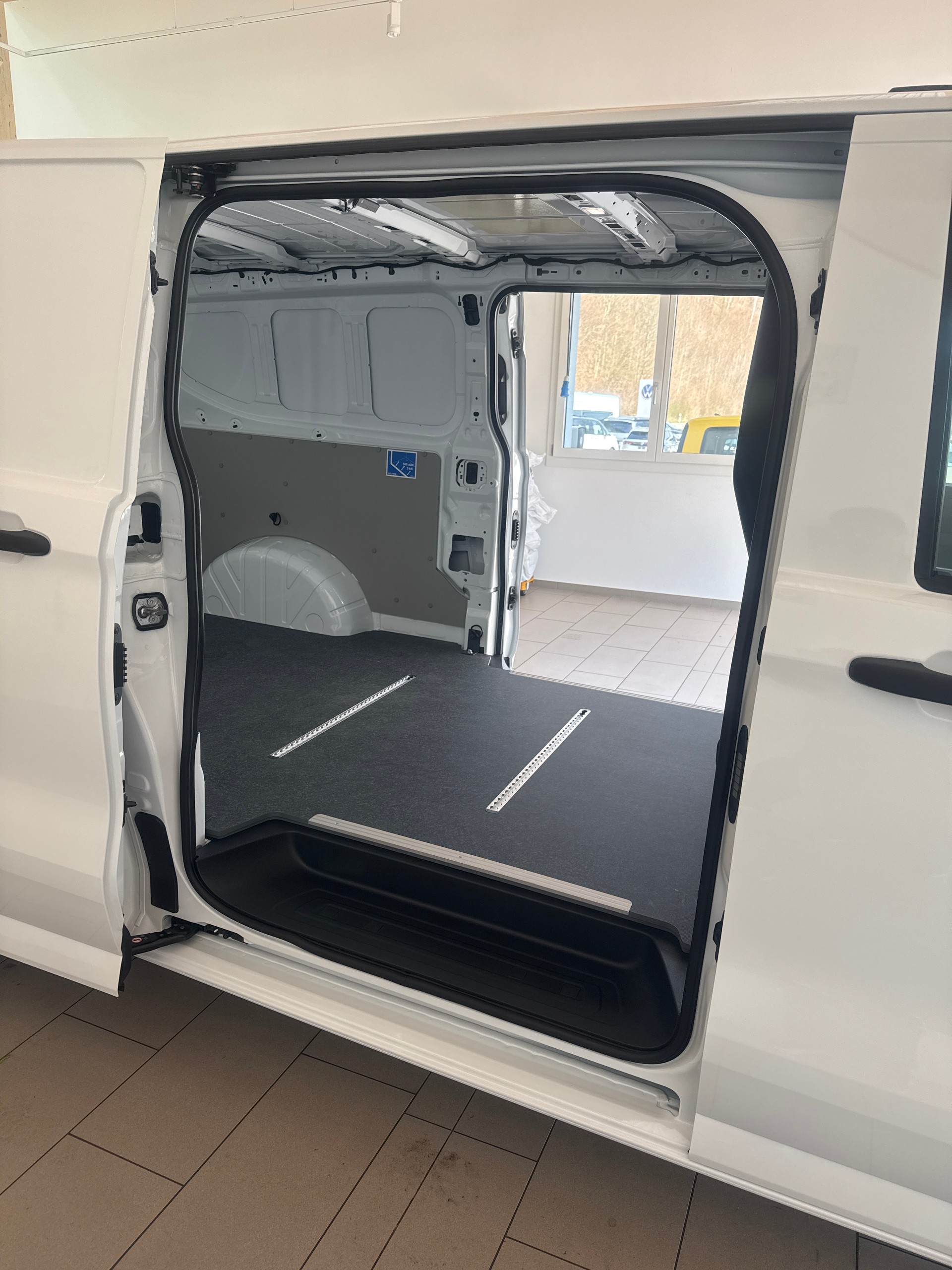 VW Transporter KW LR 150PS AUT 4M 2000ccm 150PS/110kW 4 Zylinder TDI Common Rail SCR Diesel-image-6