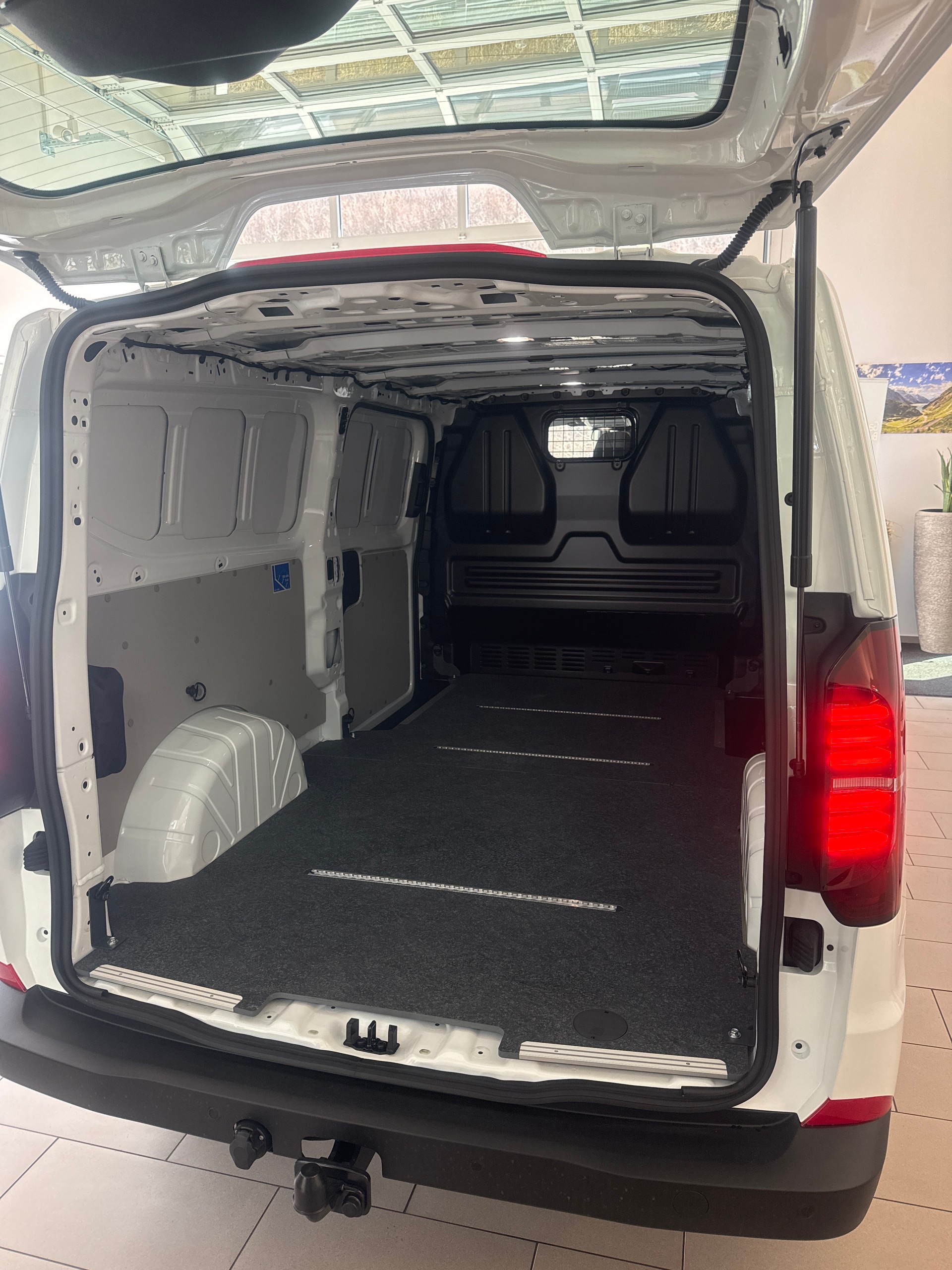 VW Transporter KW LR 150PS AUT 4M 2000ccm 150PS/110kW 4 Zylinder TDI Common Rail SCR Diesel-image-5