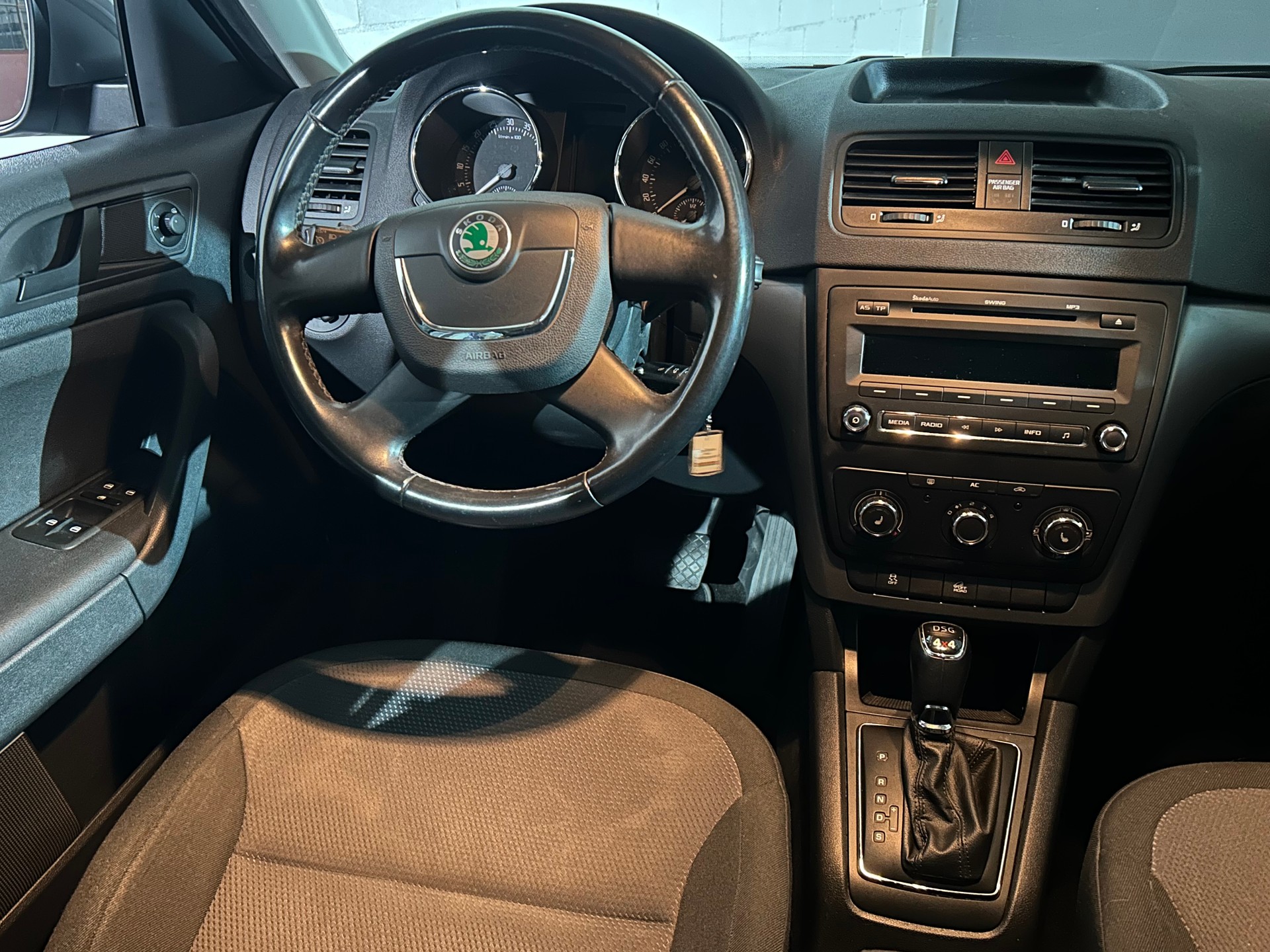 SKODA Yeti 2.0 TDI AllDrive 4x4 DSG-image-9