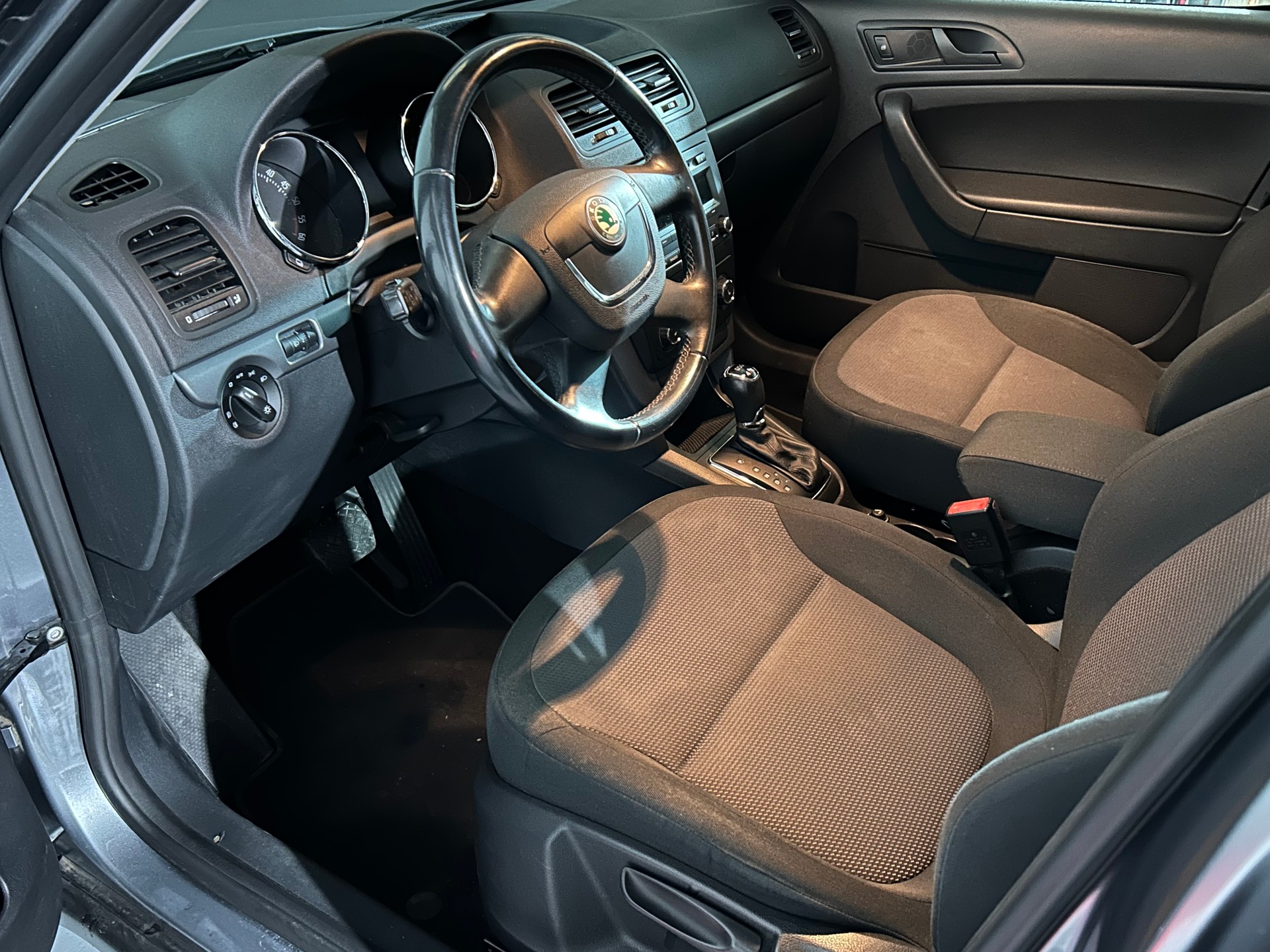 SKODA Yeti 2.0 TDI AllDrive 4x4 DSG-image-8