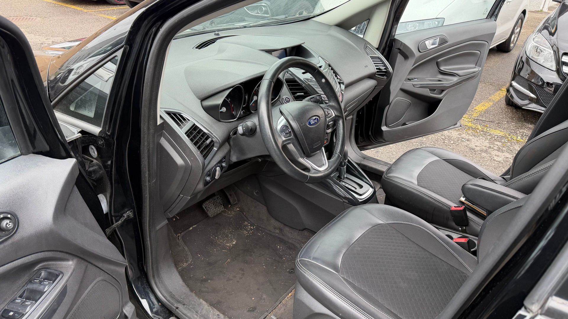 FORD EcoSport 1.5 Titanium PowerShift-image-5