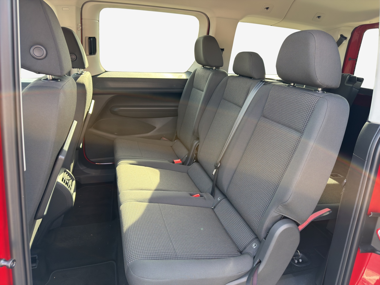 VW Caddy Maxi 1.5TSI 116PS DSG-image-11