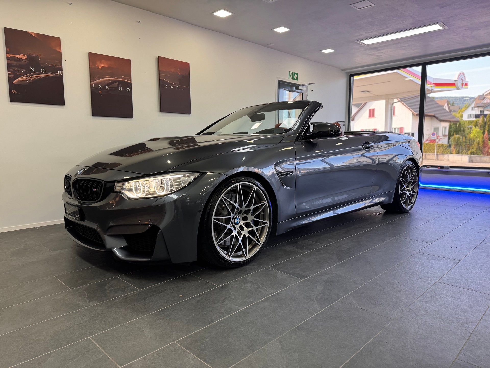 BMW M4 Cabriolet DKG Competition *AST Tieferlegung / Nackenwärmer / H/K Soundsystem / Surround View Kamera / Carbon / Adaptive LED*