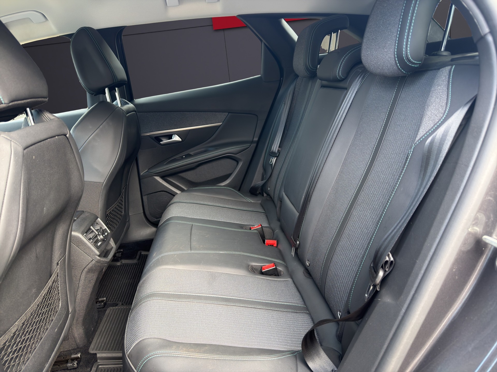 PEUGEOT 3008 1.6 PHEV Allure Pack-image-6