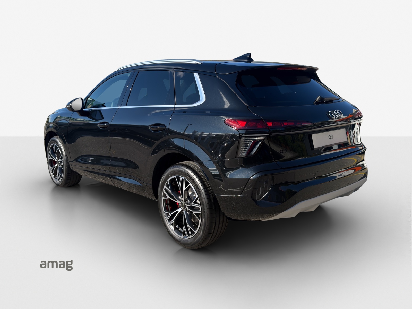 AUDI Q3 SUV 110 kW TFSI S tronic-image-2