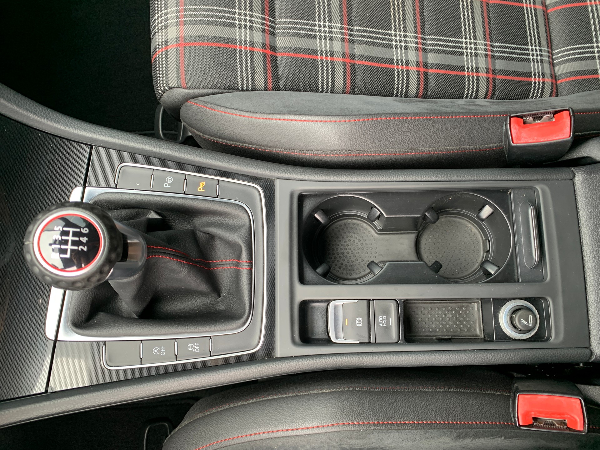 VW Golf 2.0 TSI GTI-image-13