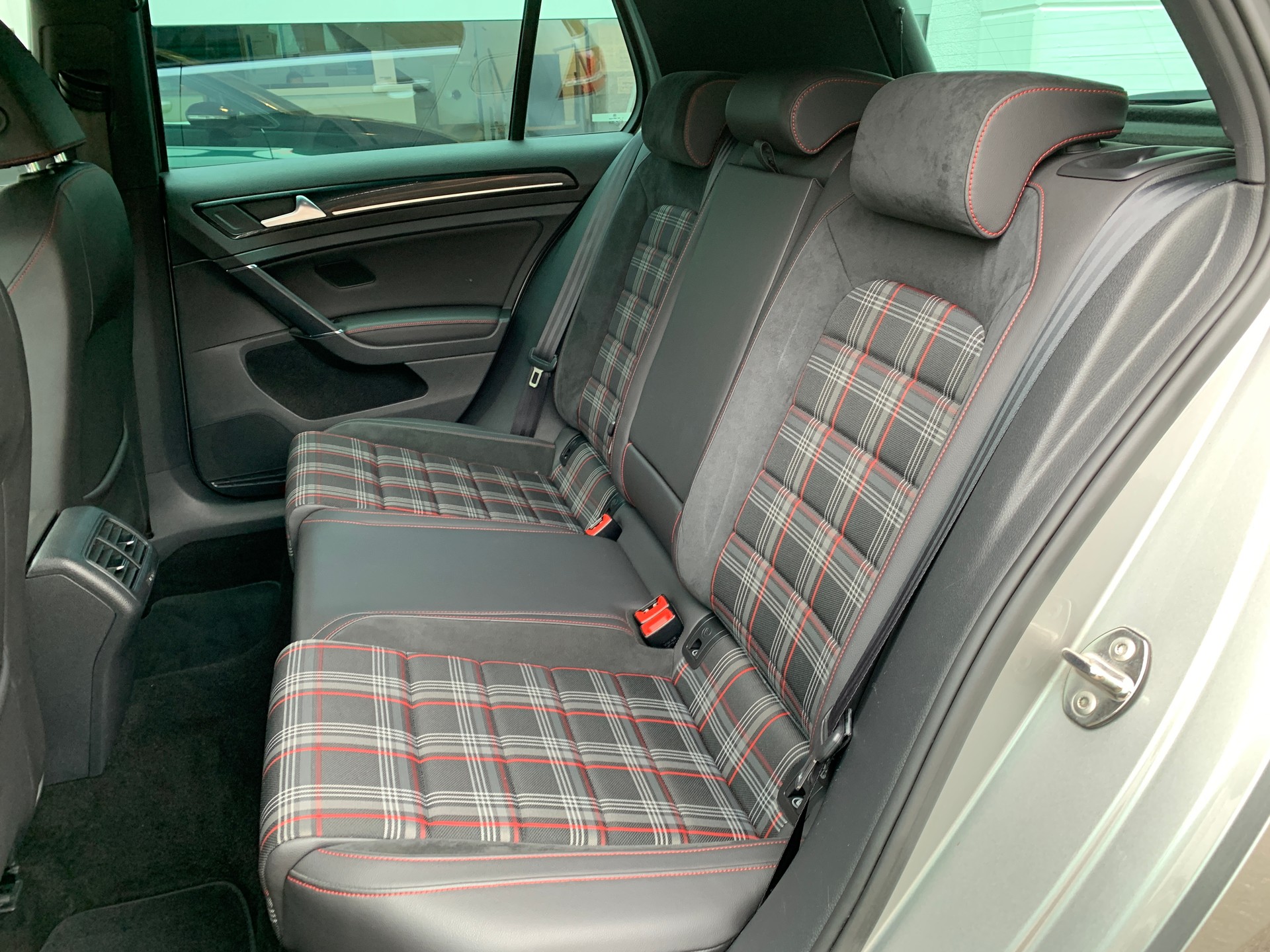 VW Golf 2.0 TSI GTI-image-15