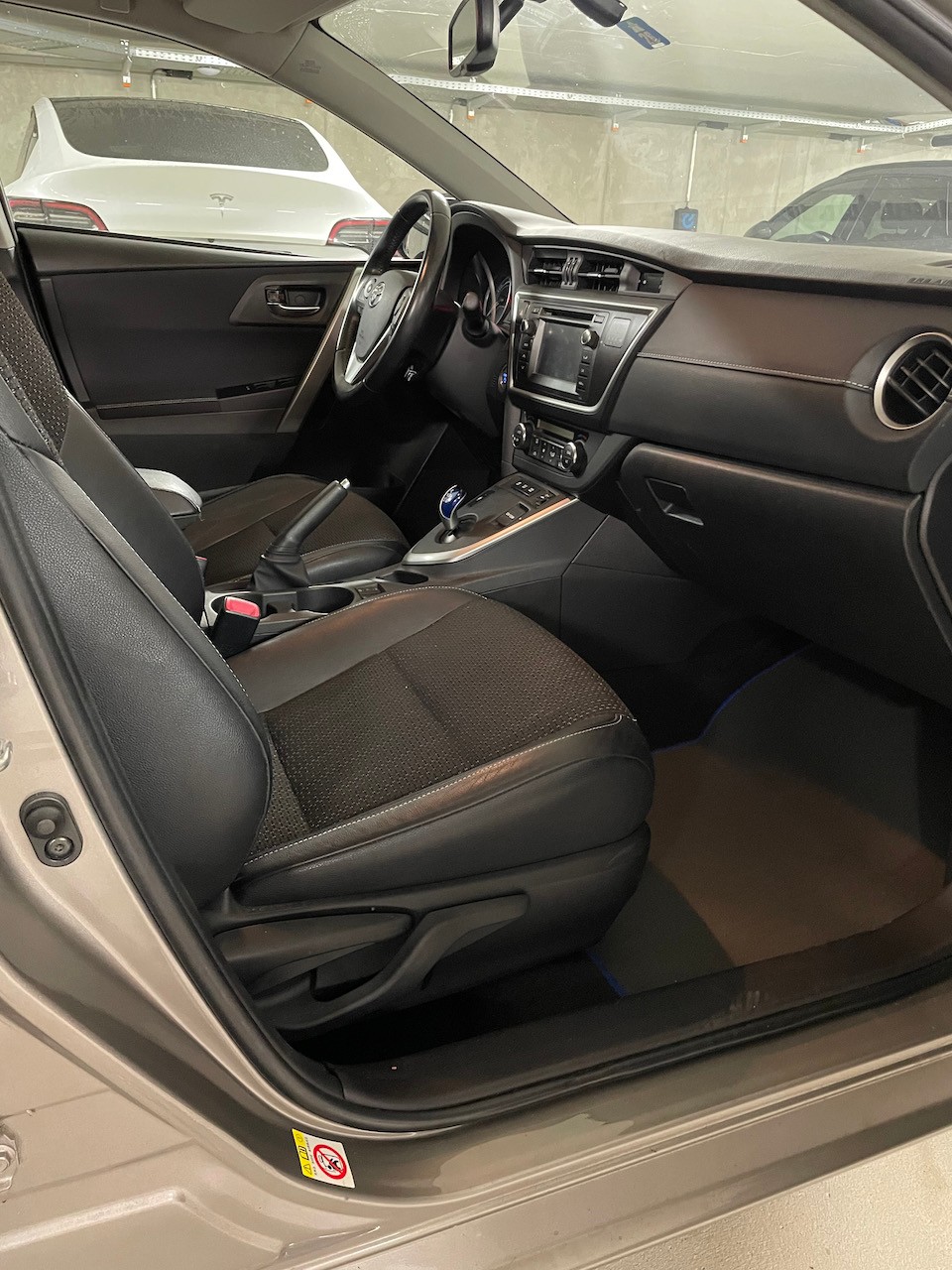 TOYOTA Auris 1.8 16V HSD Linea Sol-image-9