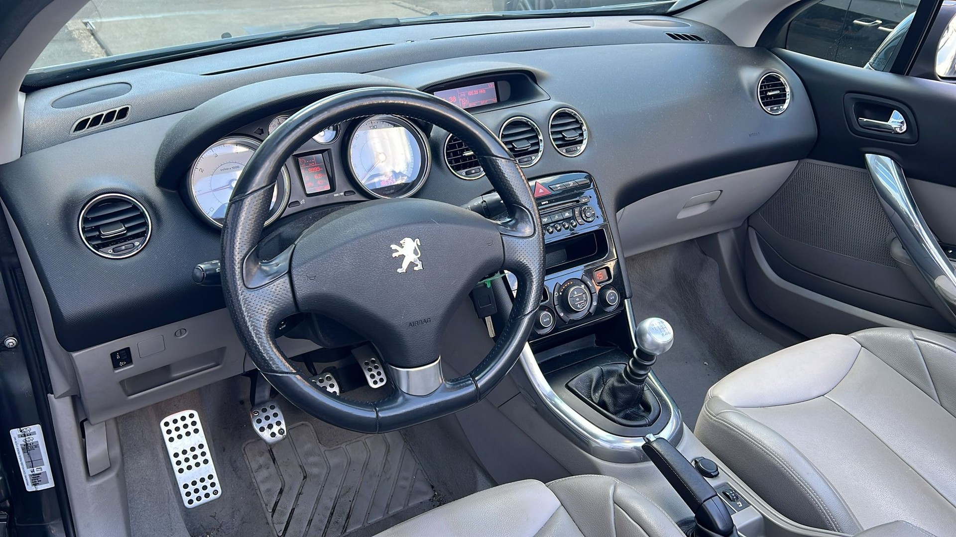 PEUGEOT 308 CC 1.6 16V Turbo Platinum-image-12