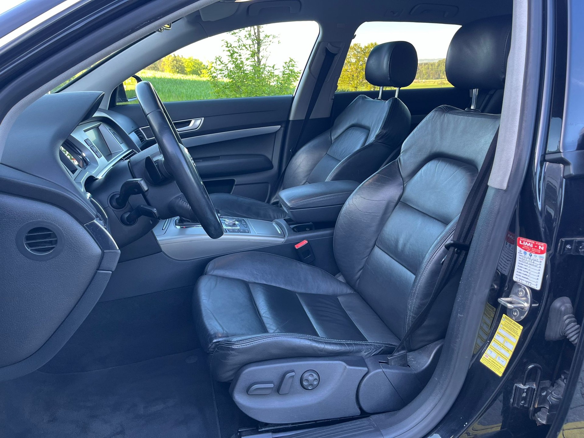 AUDI A6 Avant 3.0 V6 TDI quattro-image-8