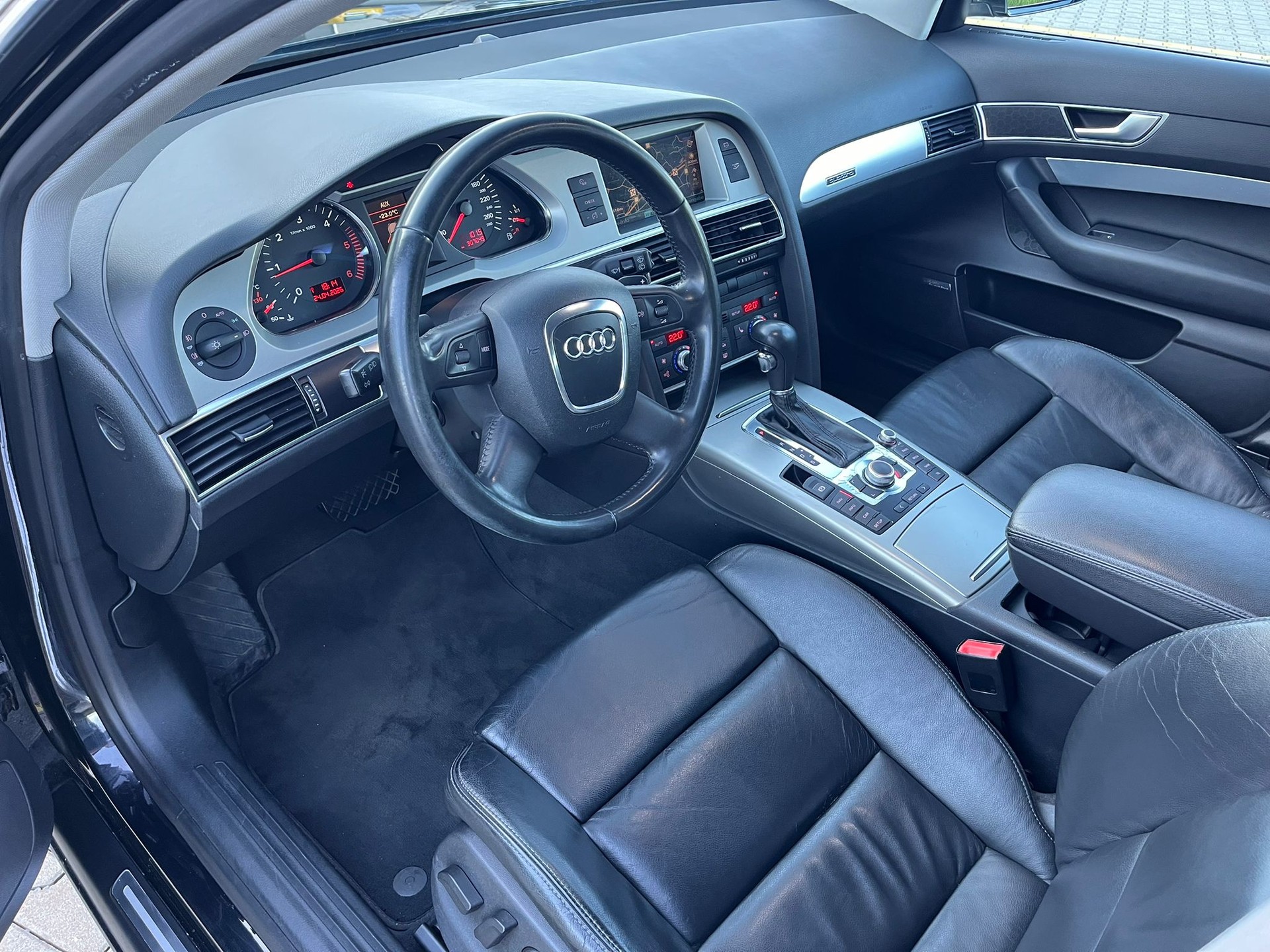 AUDI A6 Avant 3.0 V6 TDI quattro-image-5