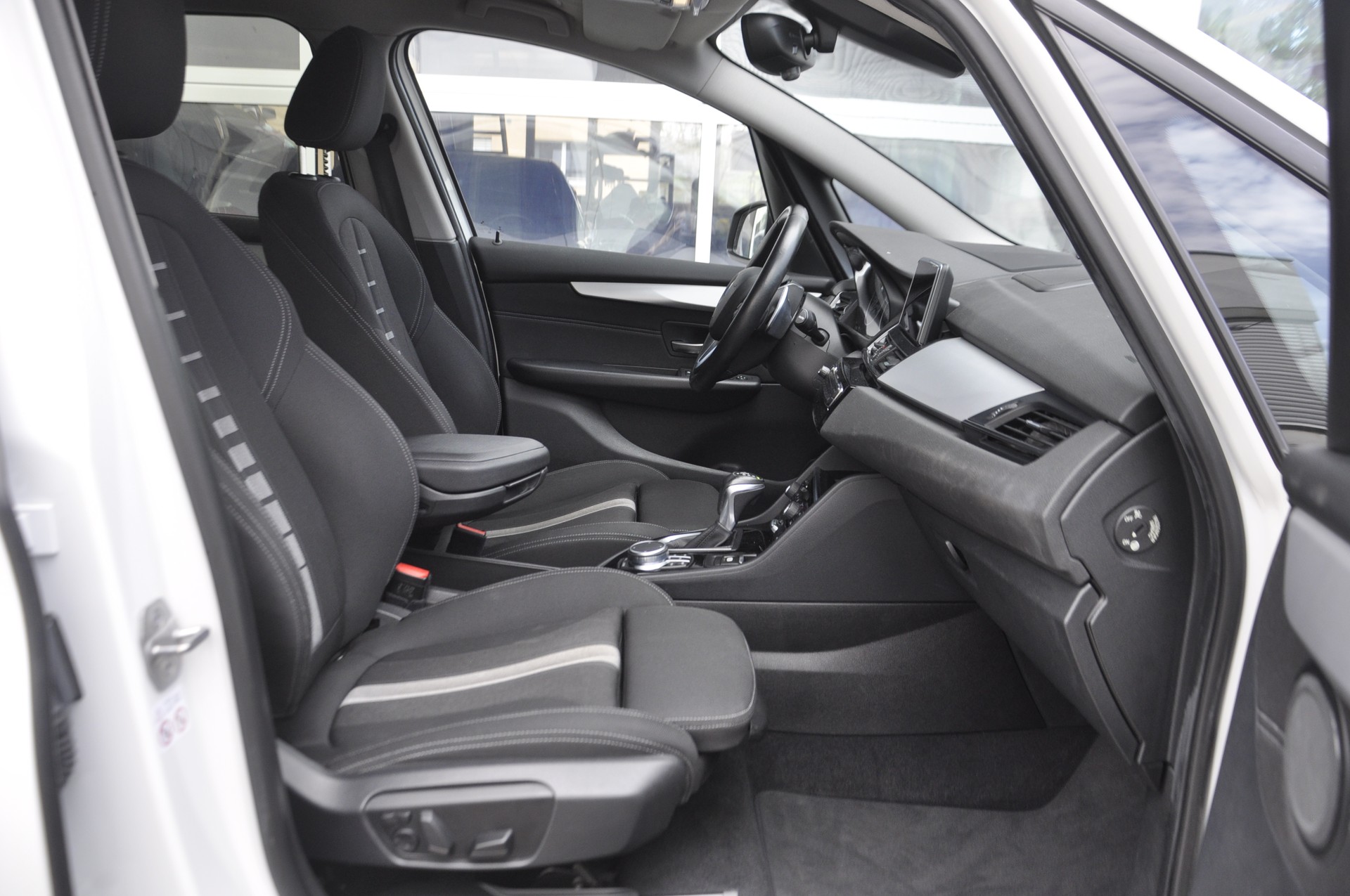 BMW 218d xDrive Gran Tourer Steptronic I Anhängerkupplung (für Veloträger)-image-6