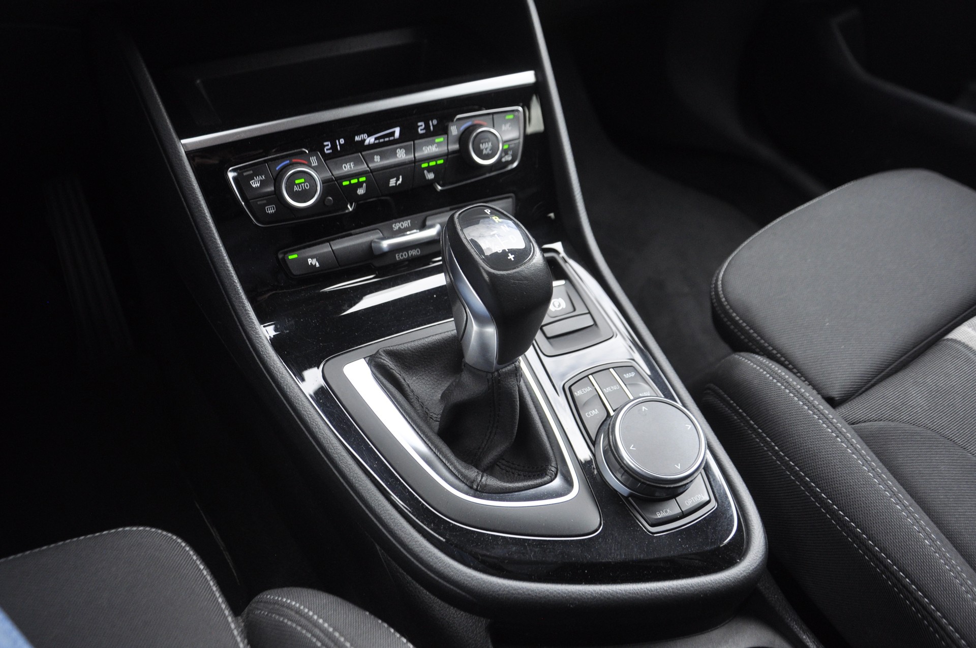 BMW 218d xDrive Gran Tourer Steptronic I Anhängerkupplung (für Veloträger)-image-11