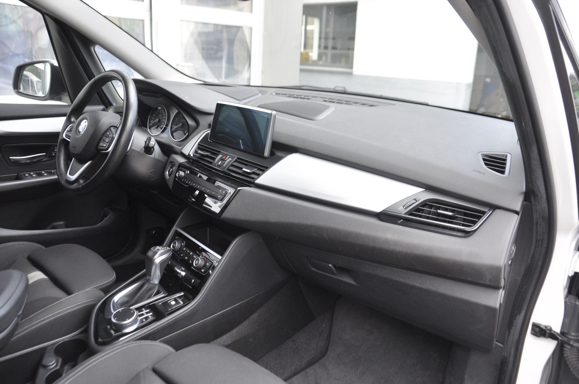 BMW 218d xDrive Gran Tourer Steptronic I Anhängerkupplung (für Veloträger)-image-7