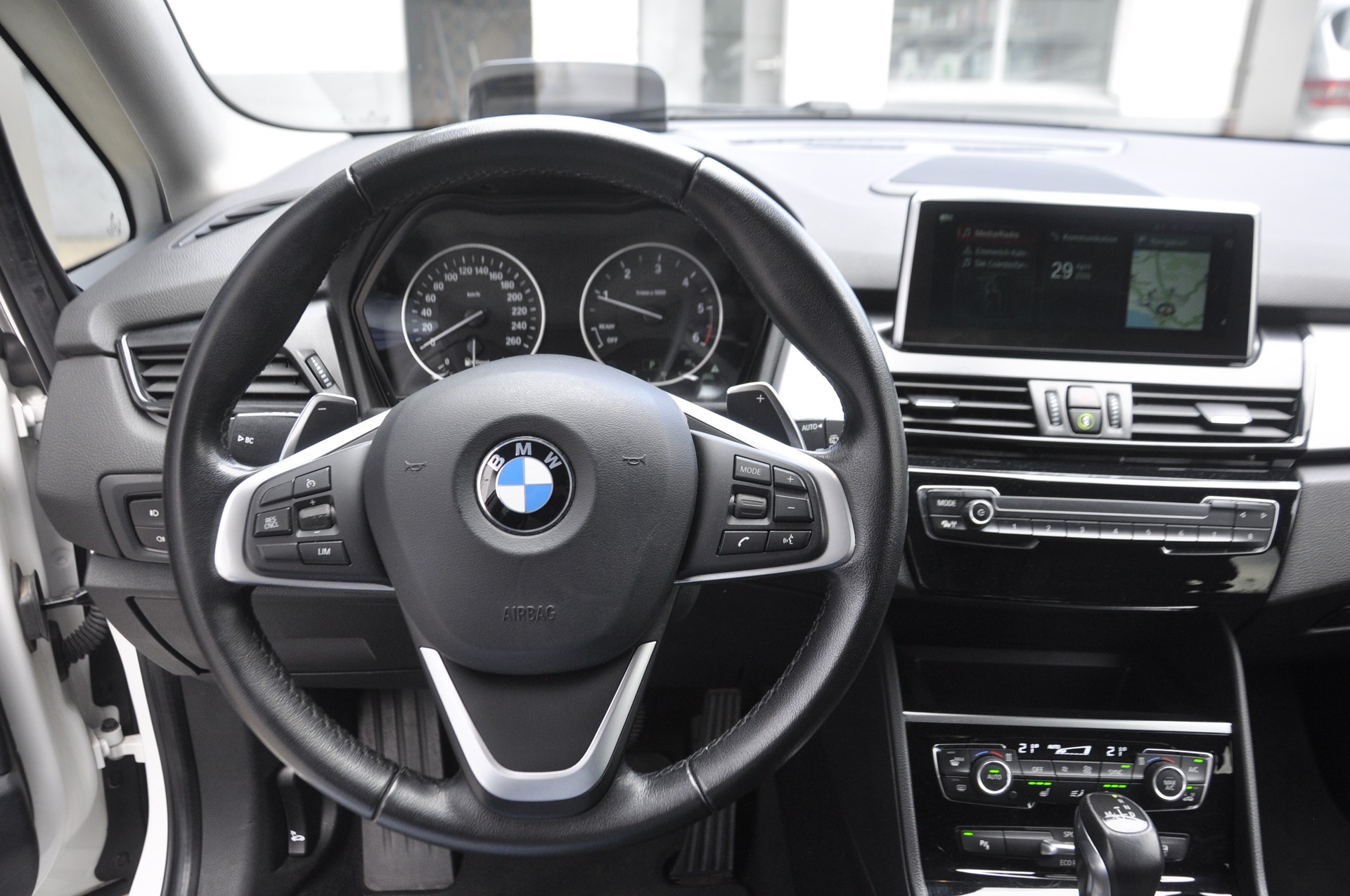 BMW 218d xDrive Gran Tourer Steptronic I Anhängerkupplung (für Veloträger)-image-9