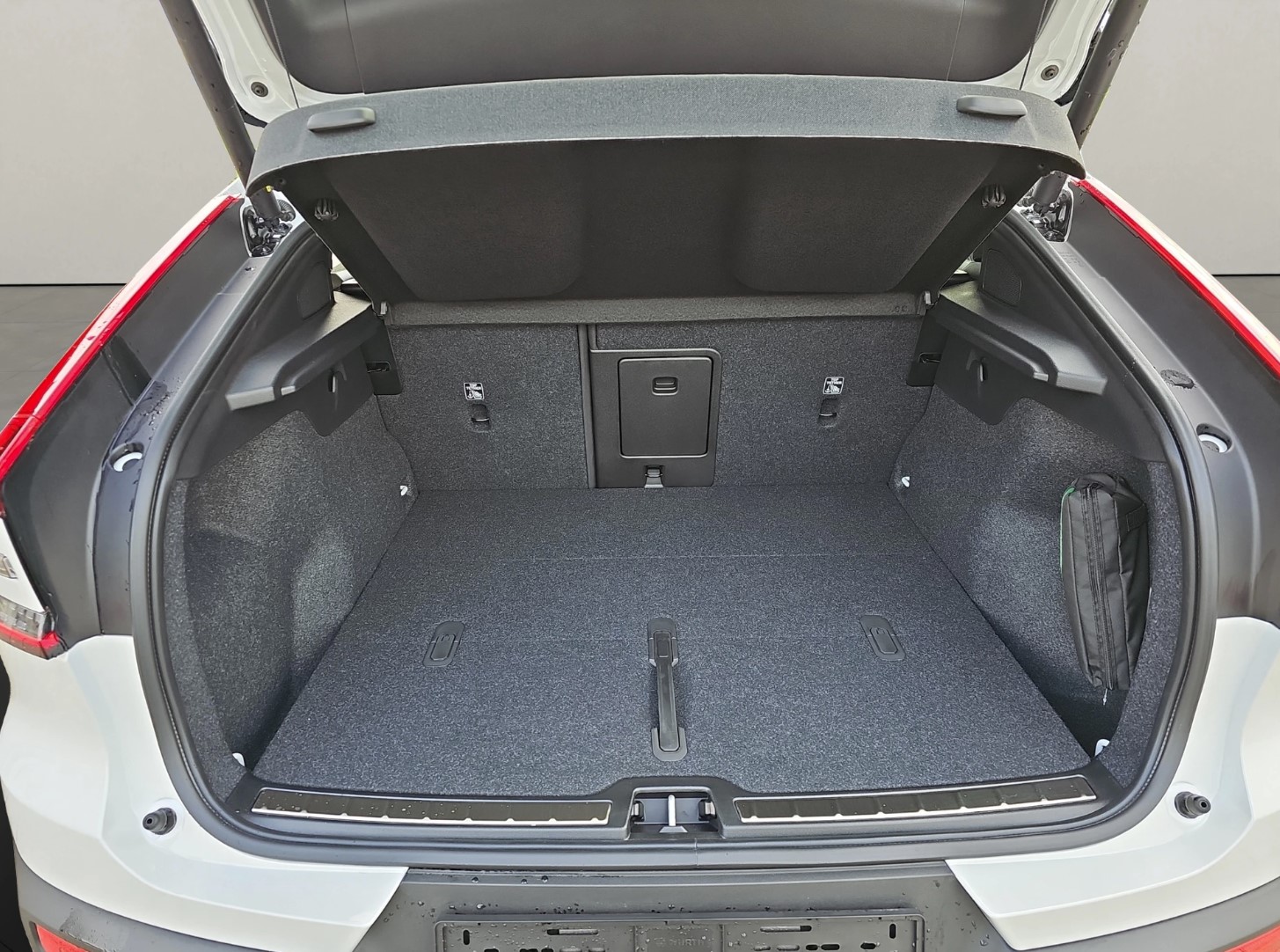 VOLVO C40 E80 Plus-image-12