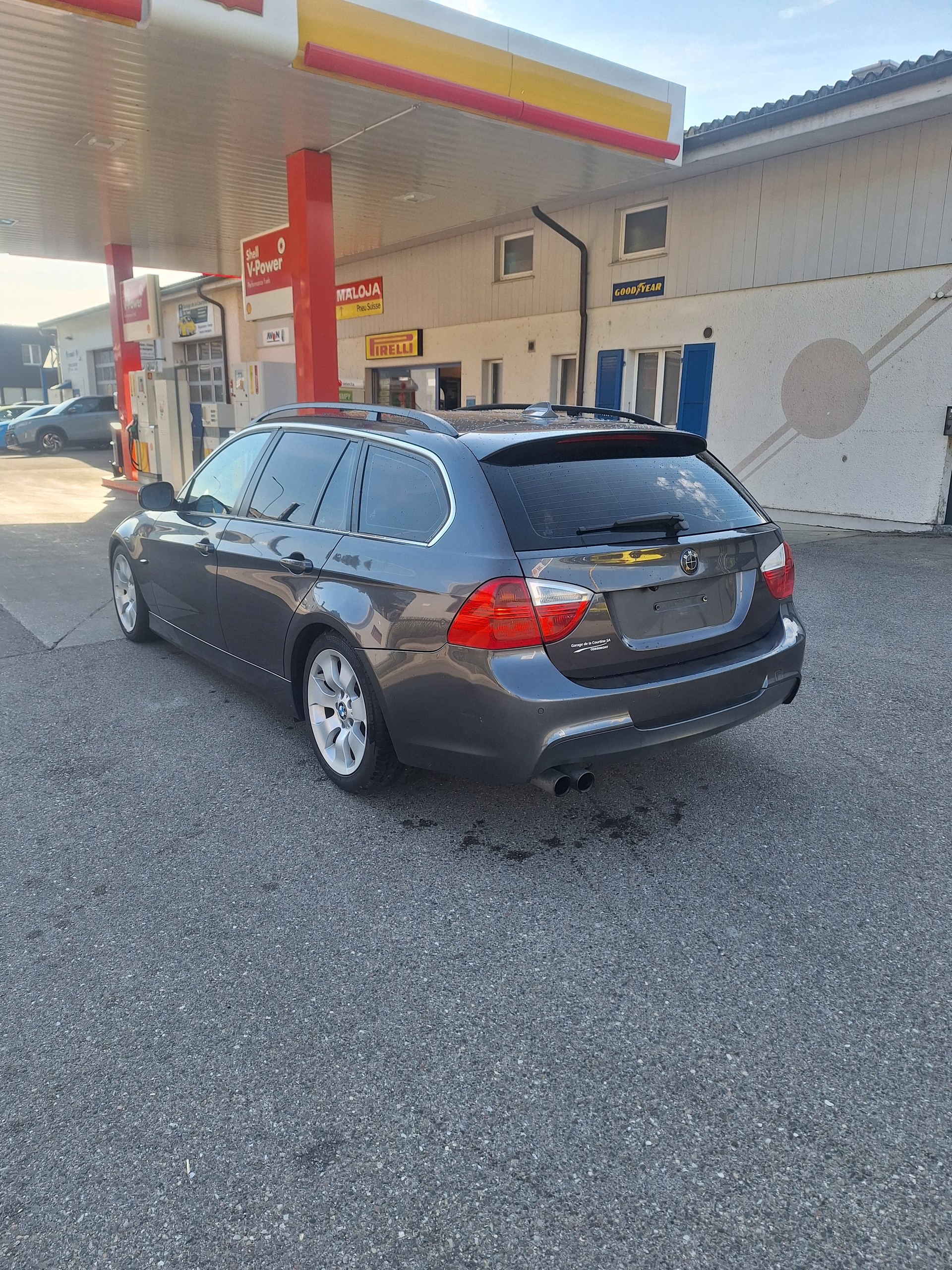 BMW 325xi Touring Steptronic-image-3