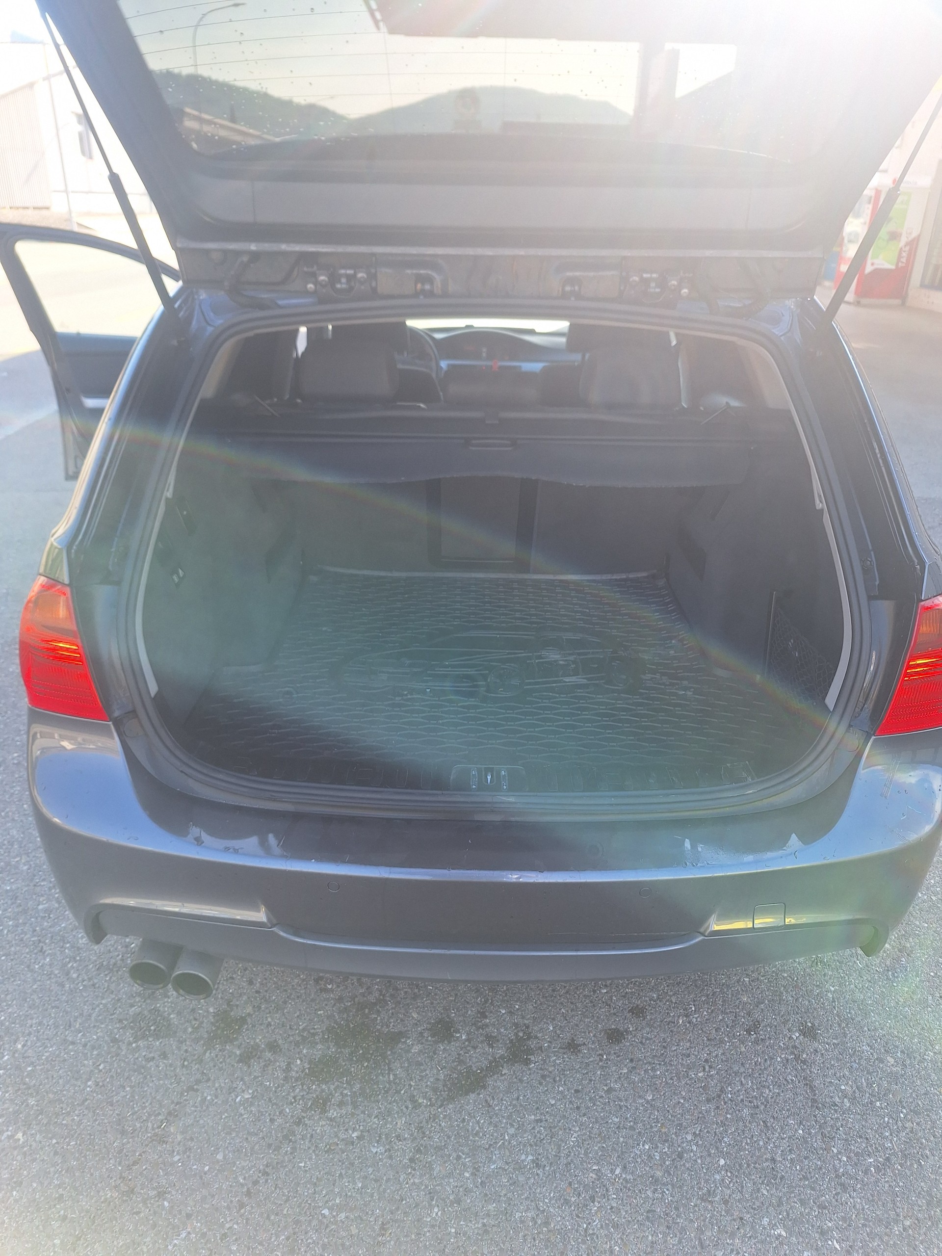 BMW 325xi Touring Steptronic-image-10