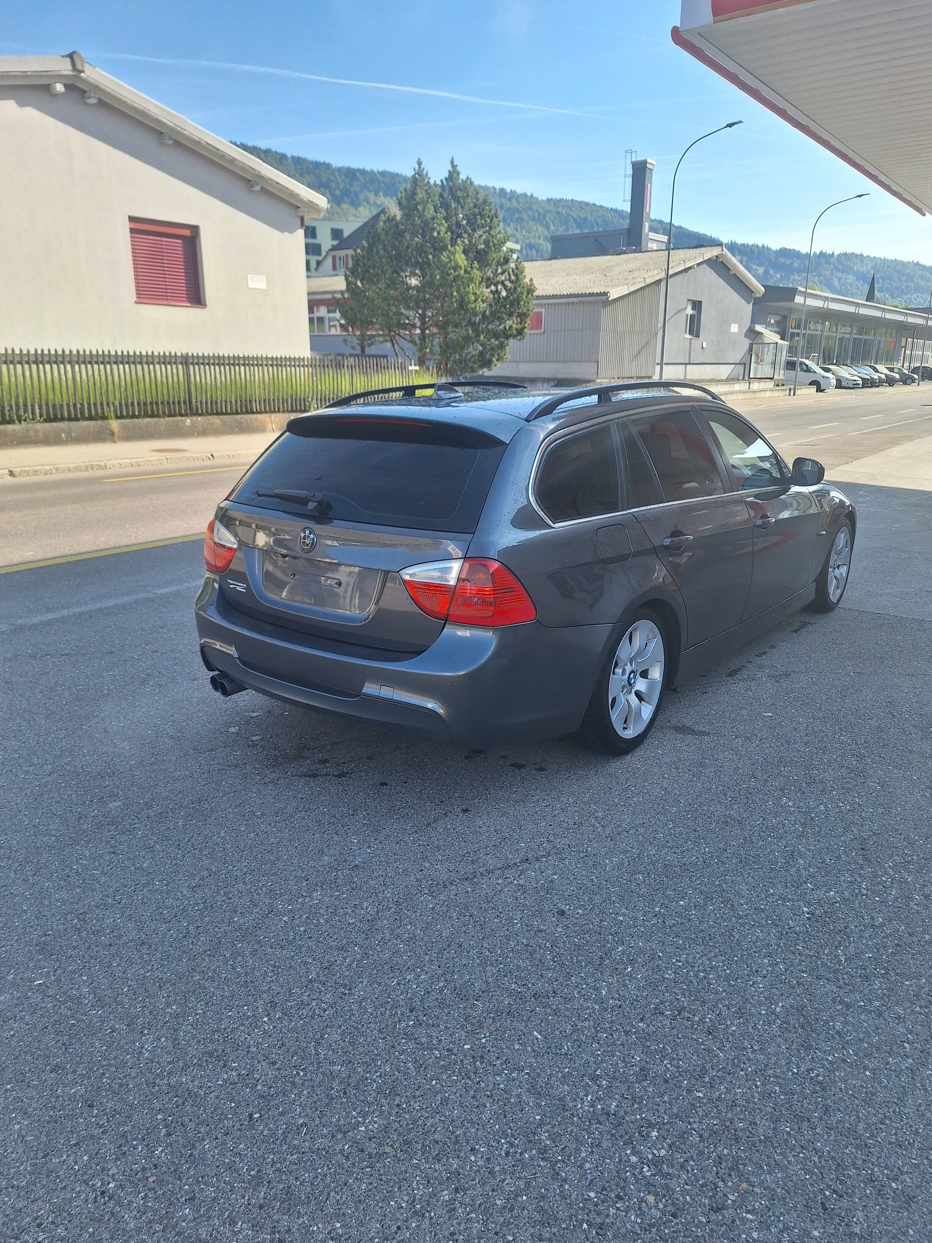 BMW 325xi Touring Steptronic-image-2