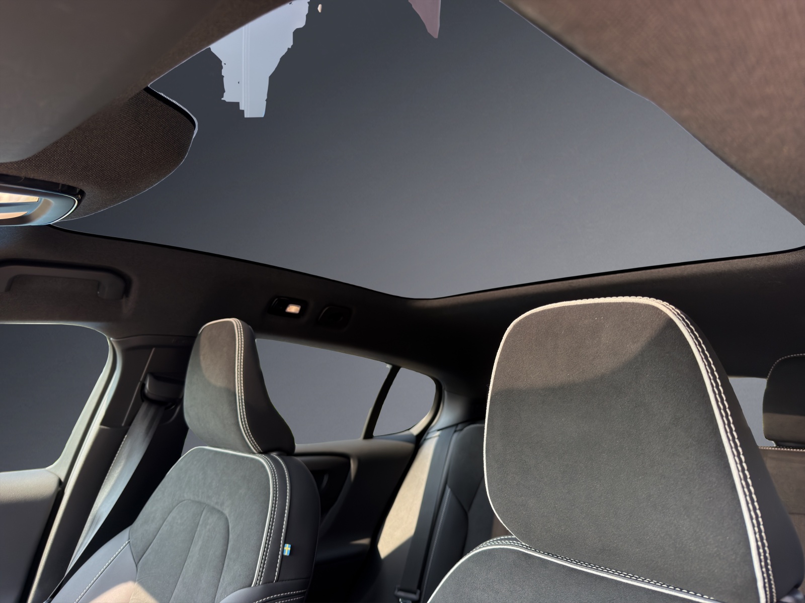 VOLVO C40 Recharge P8 Twin AWD Pure Electric Ultimate-image-12