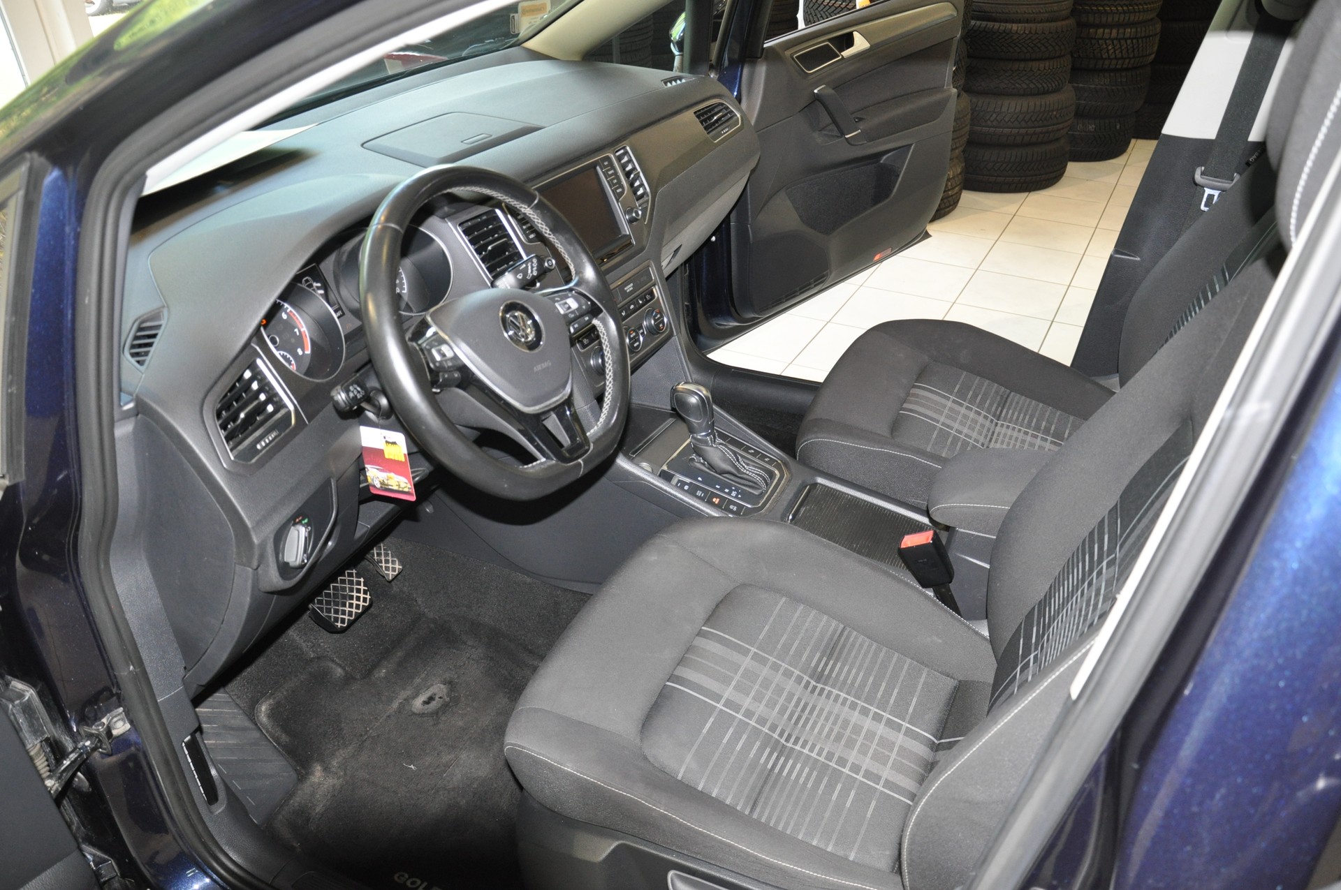 VW Golf Sportsvan 1.4 TSI Lounge DSG-image-5