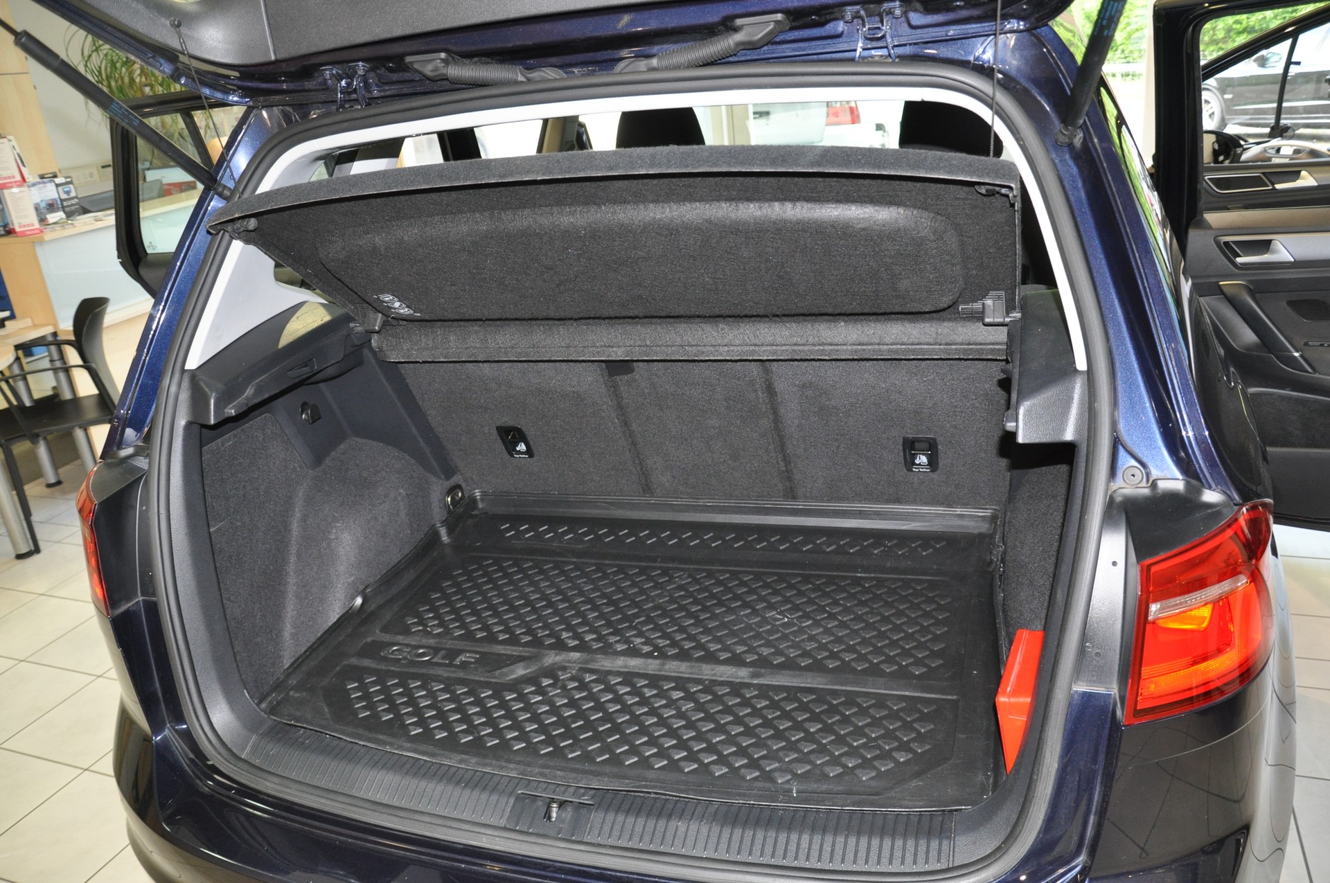 VW Golf Sportsvan 1.4 TSI Lounge DSG-image-8