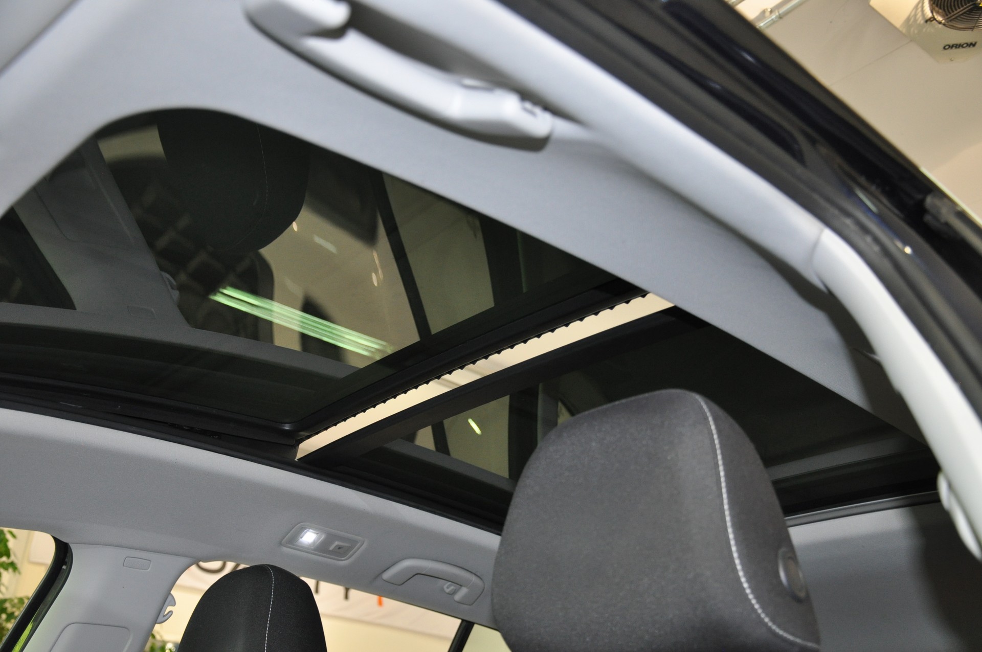 VW Golf Sportsvan 1.4 TSI Lounge DSG-image-14