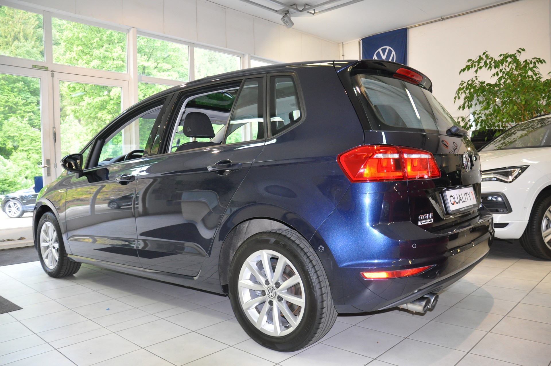 VW Golf Sportsvan 1.4 TSI Lounge DSG-image-4