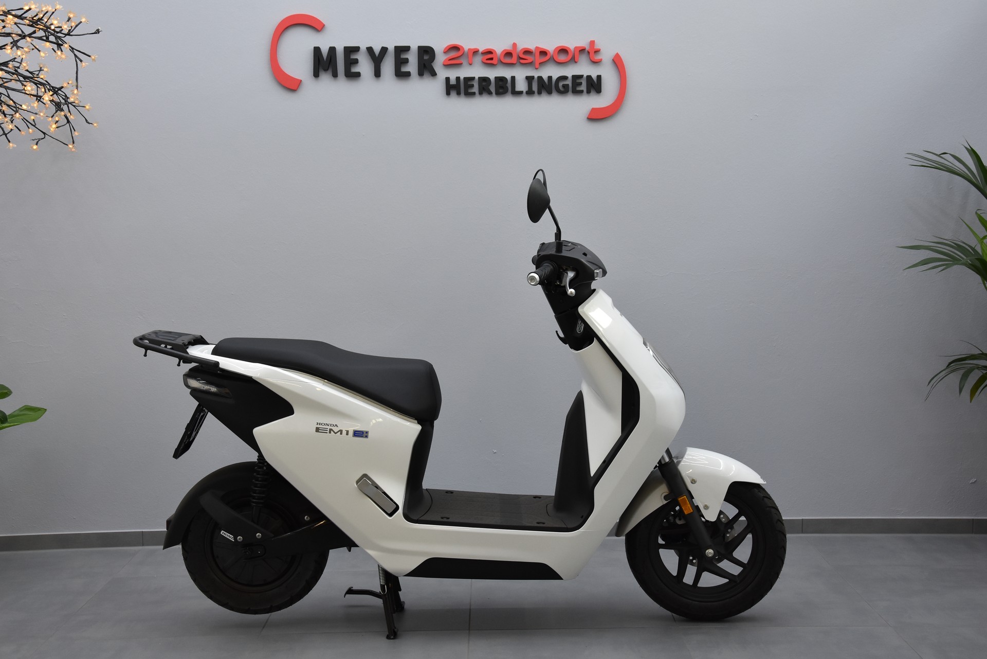 HONDA EM1-E-showroom-element-1