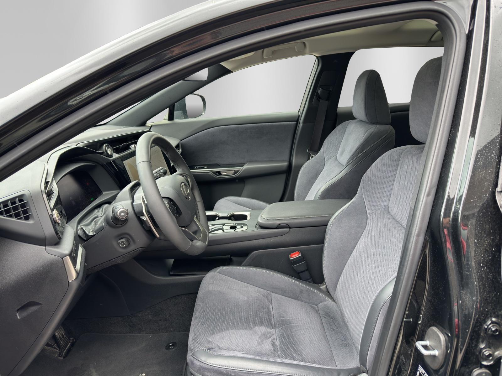 LEXUS RZ 450e Excellence-image-11