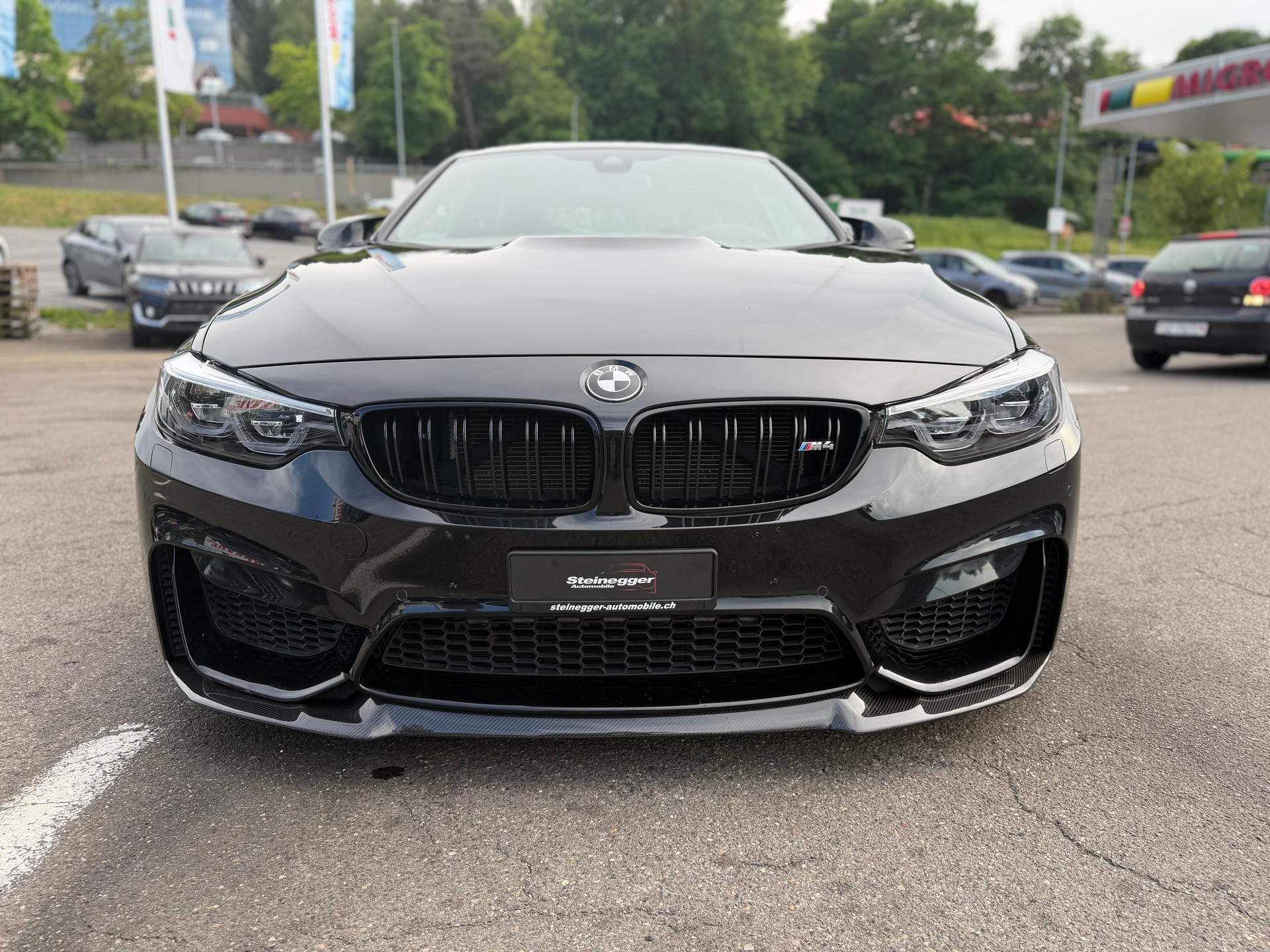 BMW M4 Coupé Competition DKG ° All Black + Carbon °-showroom-element-3
