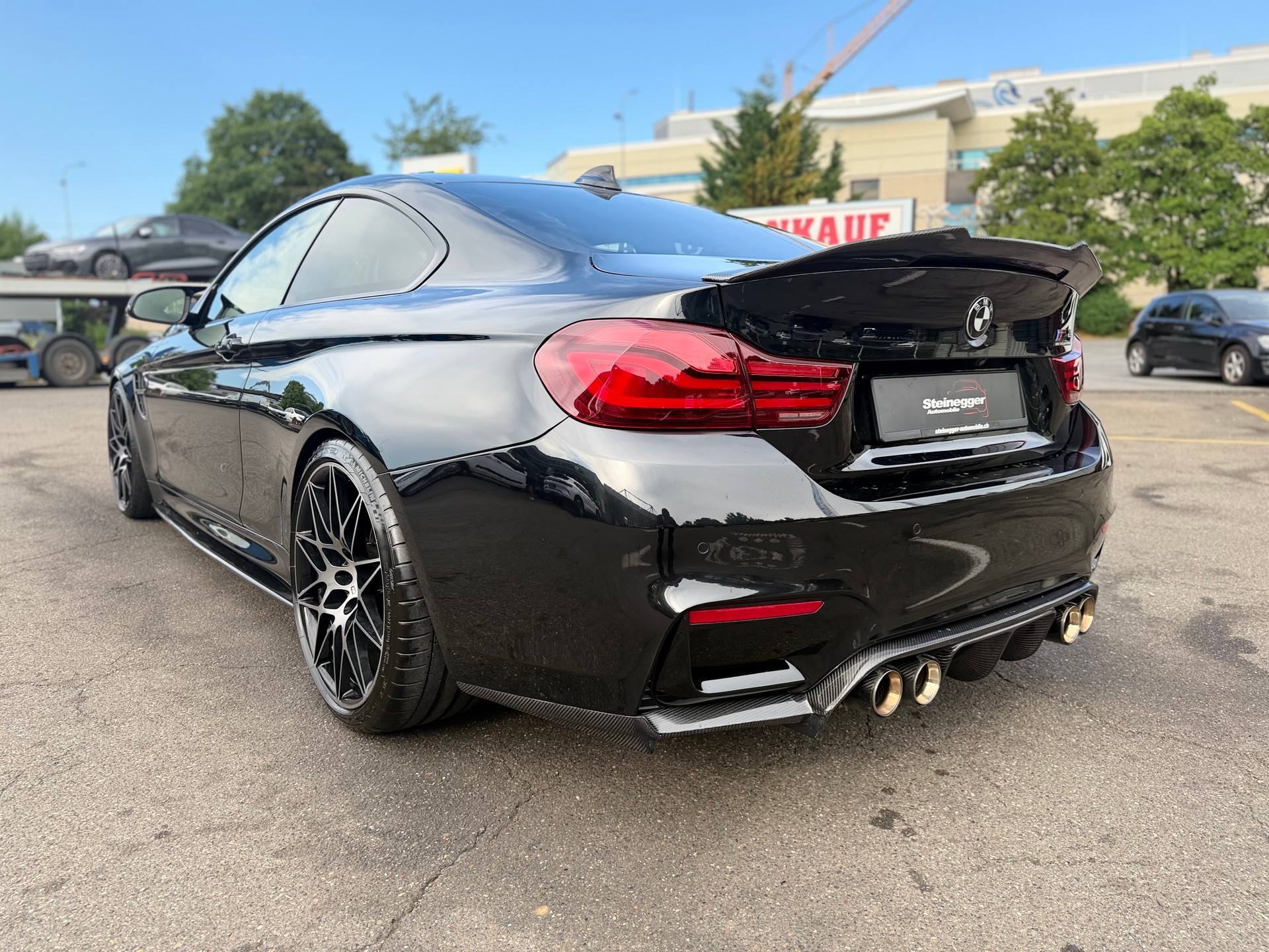 BMW M4 Coupé Competition DKG ° All Black + Carbon °-image-7