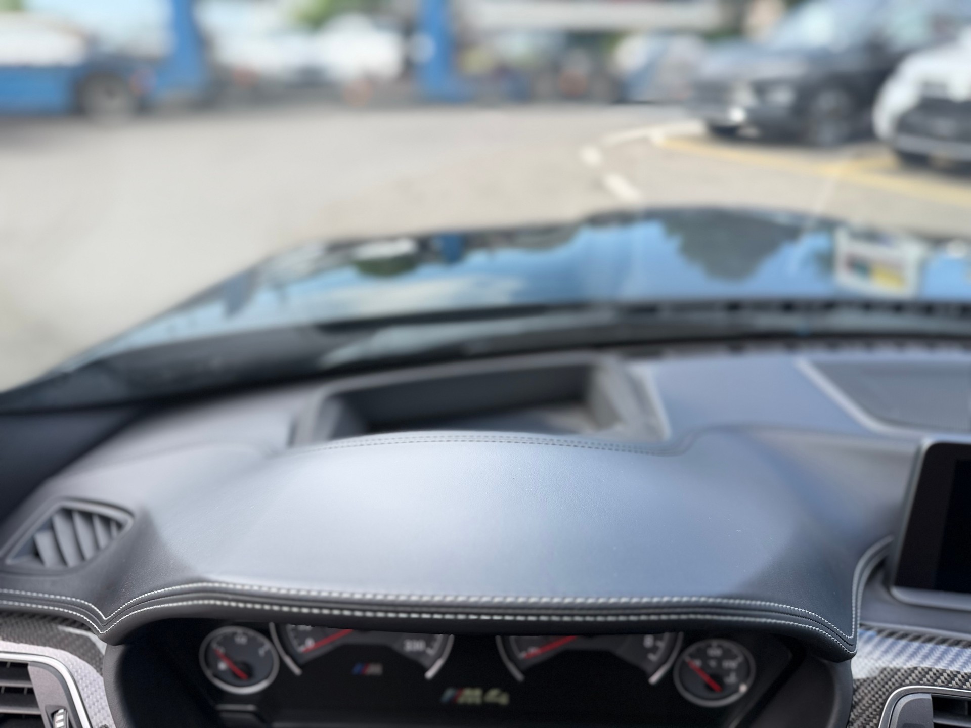 BMW M4 Coupé Competition DKG ° All Black + Carbon °-image-15
