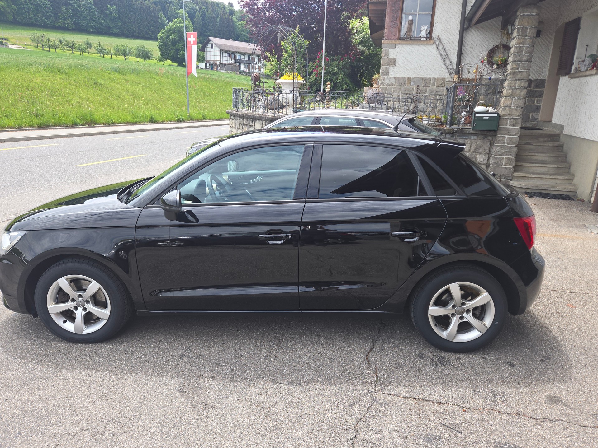 AUDI A1 Sportback 1.4 TFSI Ambition-image-2