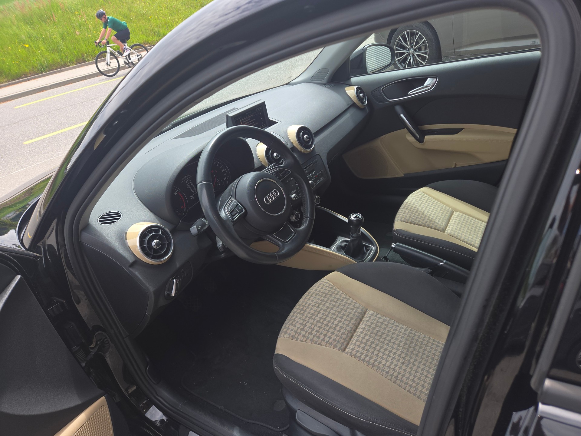 AUDI A1 Sportback 1.4 TFSI Ambition-image-8