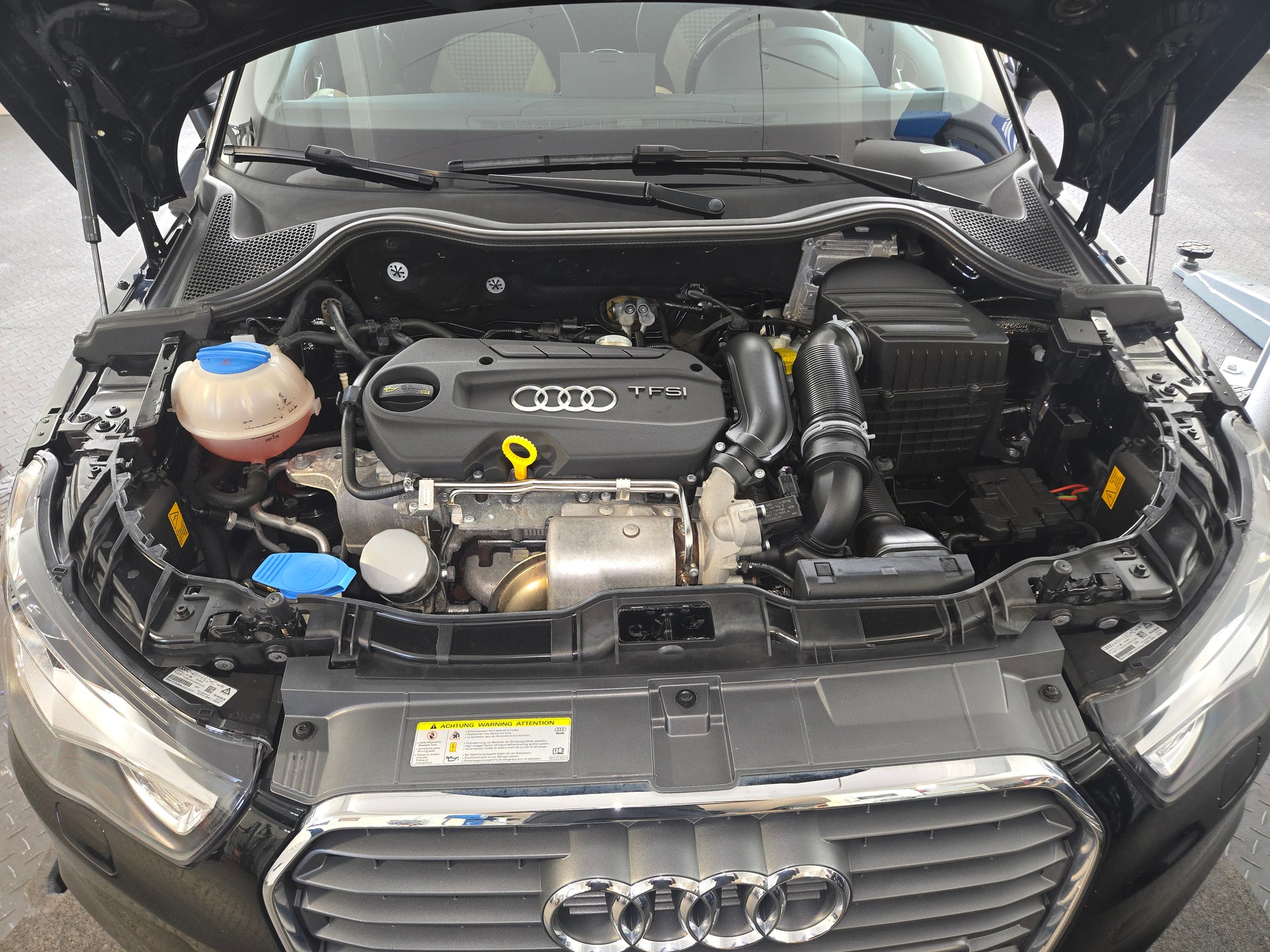 AUDI A1 Sportback 1.4 TFSI Ambition-image-12
