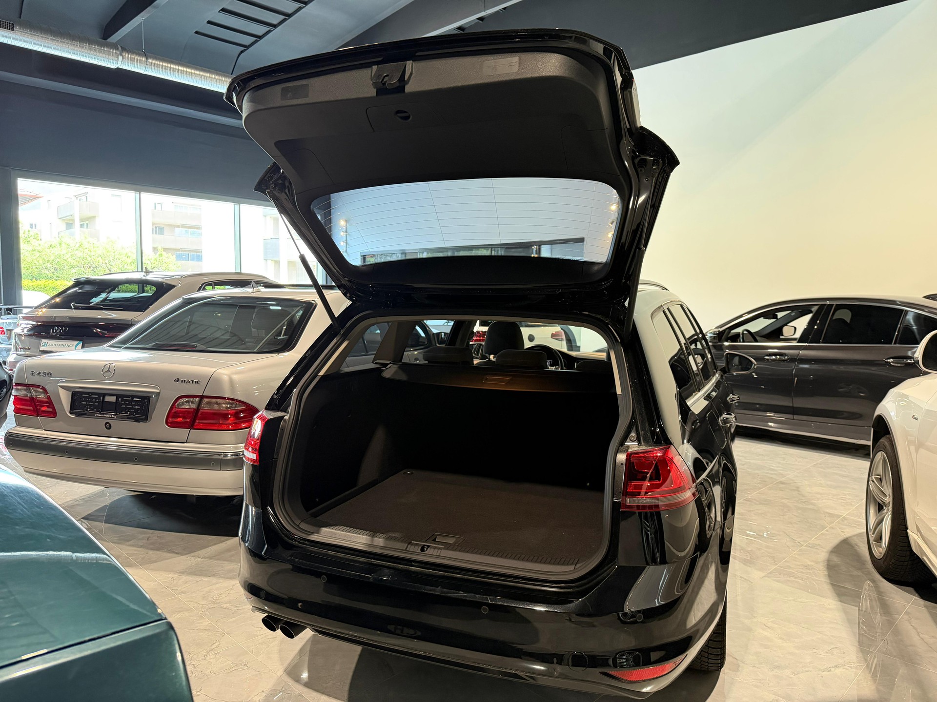 VW Golf Variant 2.0 TDI Highline DSG-image-10