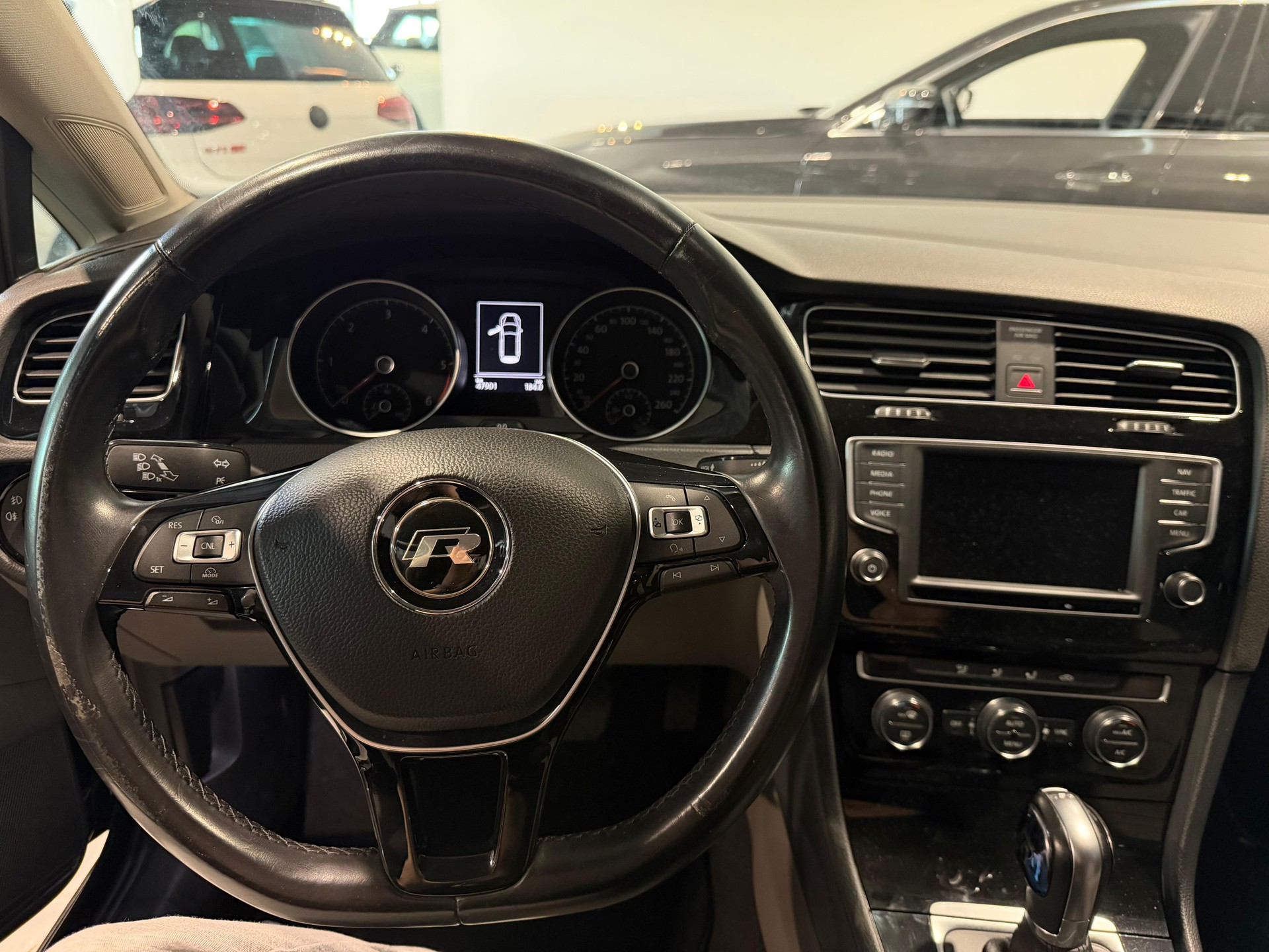 VW Golf Variant 2.0 TDI Highline DSG-image-7