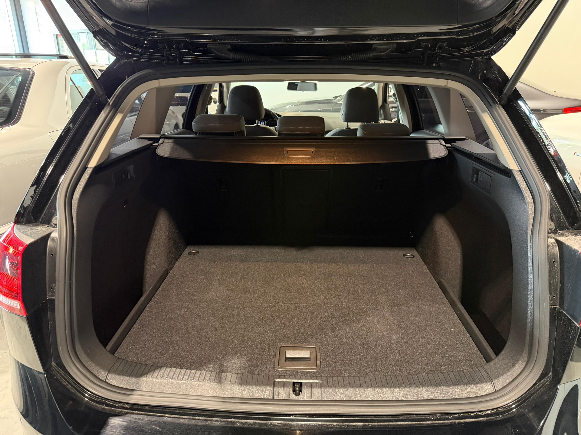 VW Golf Variant 2.0 TDI Highline DSG-image-8